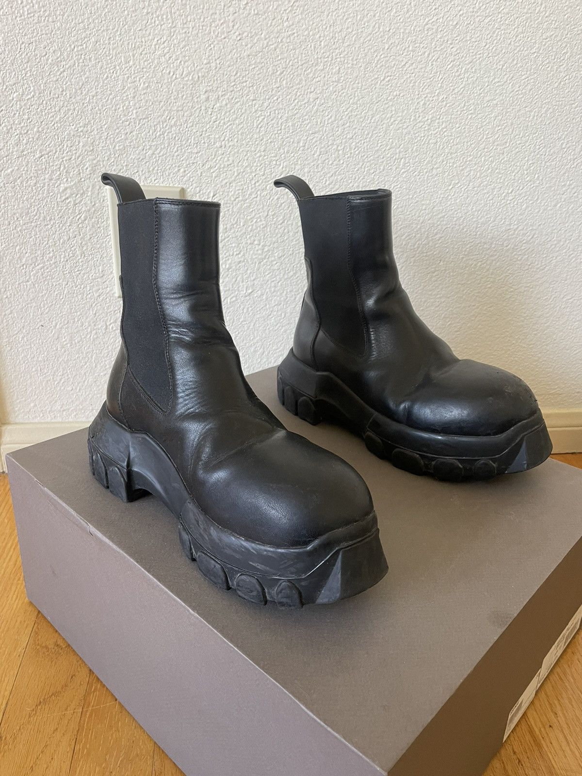 Rick Owens RICK OWENS BEATLE BOZO TRACTOR BOOT Size US 7 / IT 37 - 2 Thumbnail