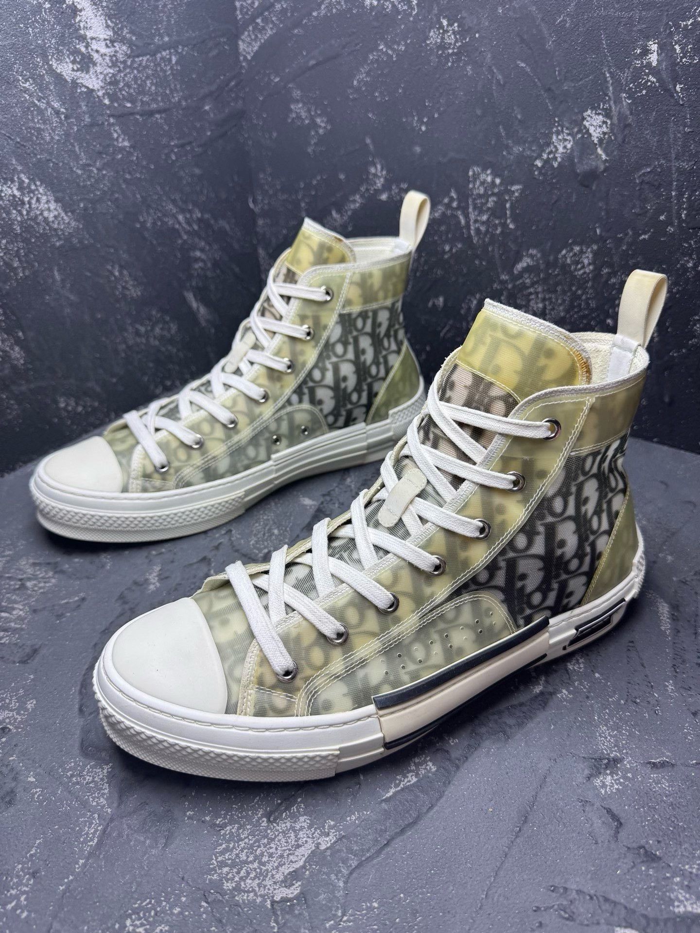 Dior Dior White Hitop Sneakers 9 Men Size US 9 / EU 42 - 1 Thumbnail