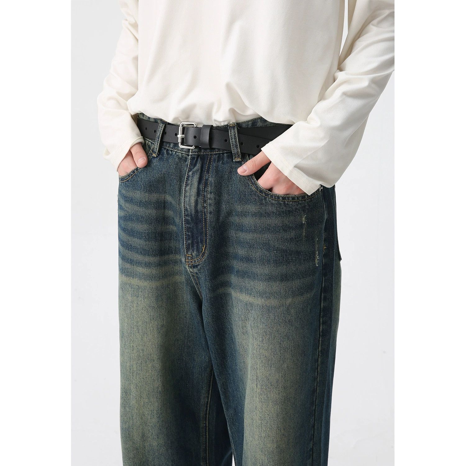 Vintage Men's distressed washed loose vintage jeans Size US 32 / EU 48 - 4 Thumbnail
