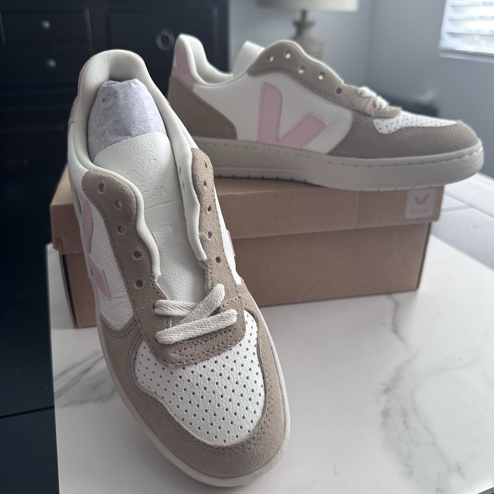 Veja Veja Women's V10 Chromefree White Sahara $160 US 5 EU 36 Size US 5 / IT 35 - 3 Thumbnail