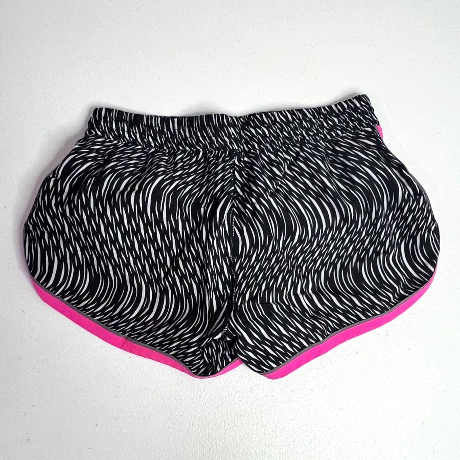 Under Armour Under Armour Women's Heat Gear Fitted Running Shorts XS Black Athletic Size 26" / US 2 / IT 38 - 5 Thumbnail