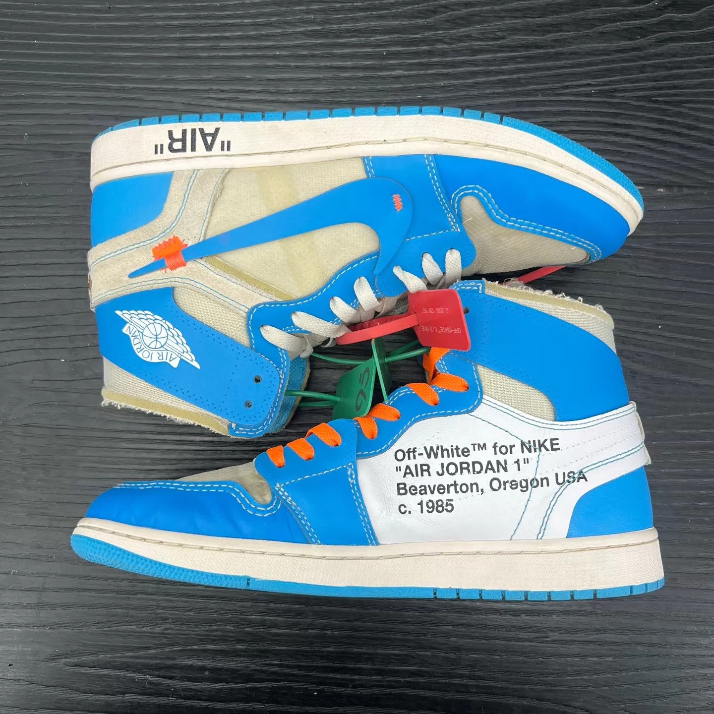 Chanel OW x Air Jordan 1 University Blue 44.5 Near Mint Size US 10.5 / EU 43-44 - 3 Thumbnail