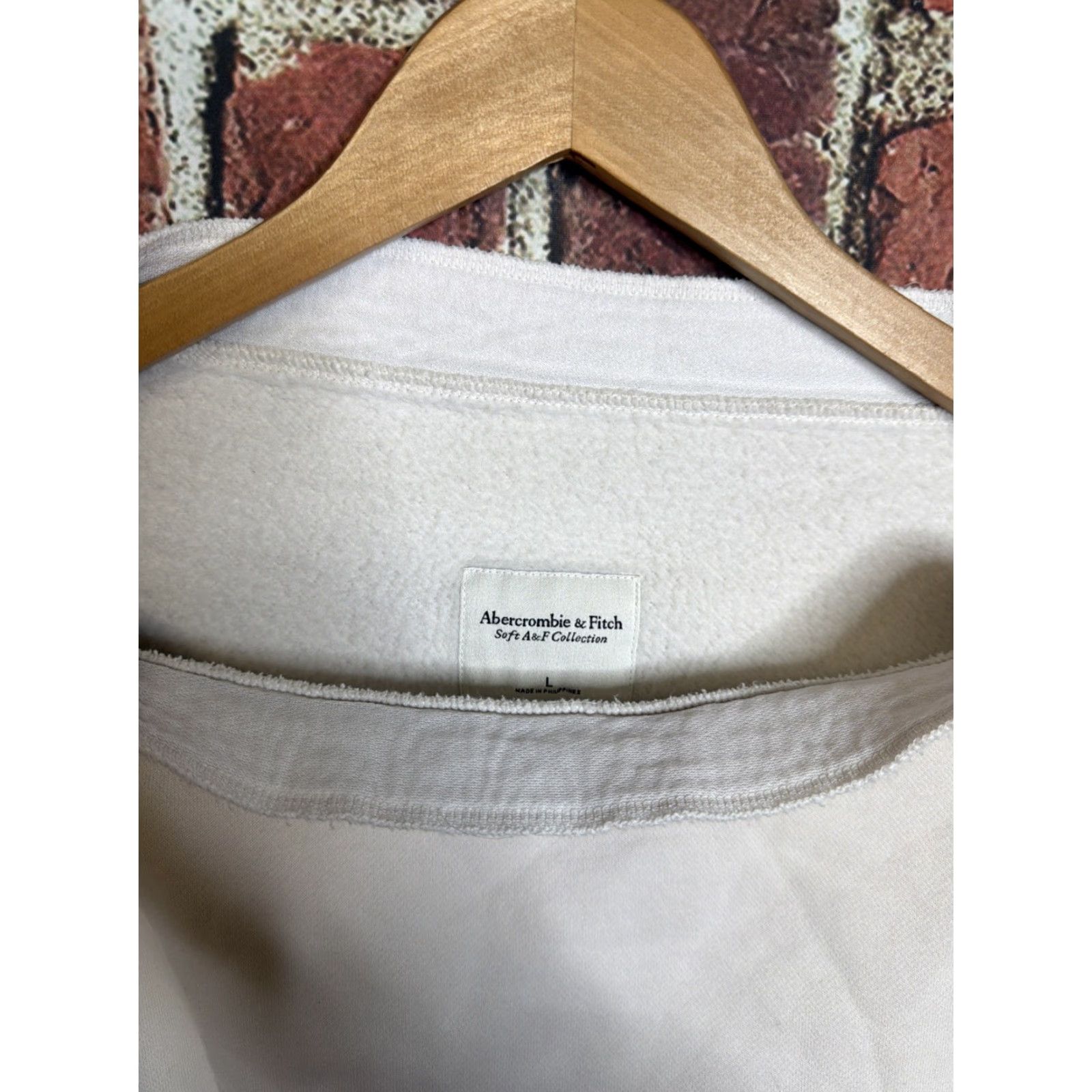 Abercrombie & Fitch Abercrombie & Fitch Soft AF Crewneck Sweatshirt White Large Womens Sweatshirt Pullover Crew Neck Activewear LF? Size L / US 10 / IT 46 - 2 Thumbnail