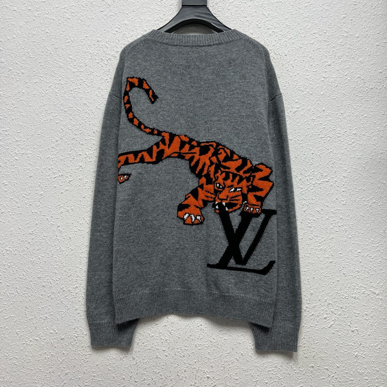 Louis Vuitton LOUIS VUITTON LV Grey Xiashanhu Logo Sweater Nextarrow-2412 Size US L / EU 52-54 / 3 - 2 Thumbnail