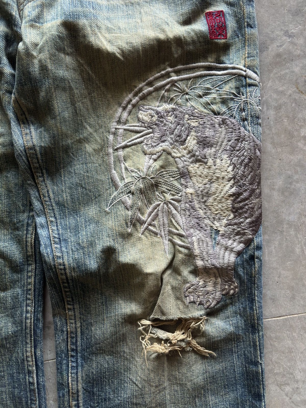 Karakuri Tamashii KARAKURI TAMASHII rusty distressed japanese sukajan tiger Size US 30 / EU 46 - 11 Thumbnail