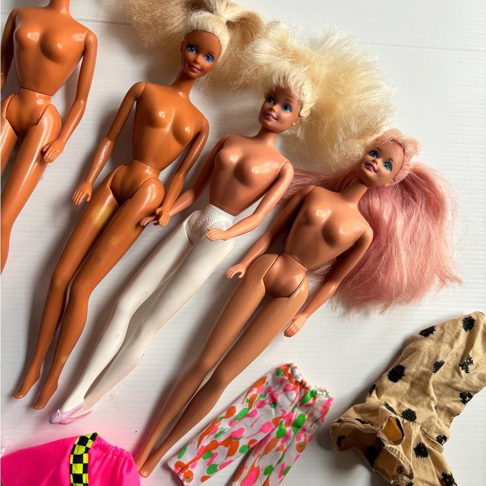 Designer Vintage Lot of 4 Barbie Dolls from 1966 with Clothes Size ONE SIZE - 3 Thumbnail