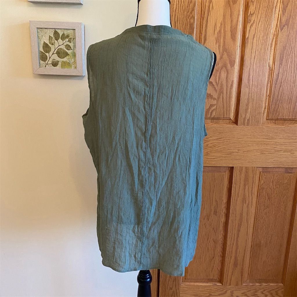 Other Cocomo Women's Sleeveless Green V-Neck Top Size 2X Summer C Size XXL / US 16-18 / IT 52-54 - 3 Thumbnail