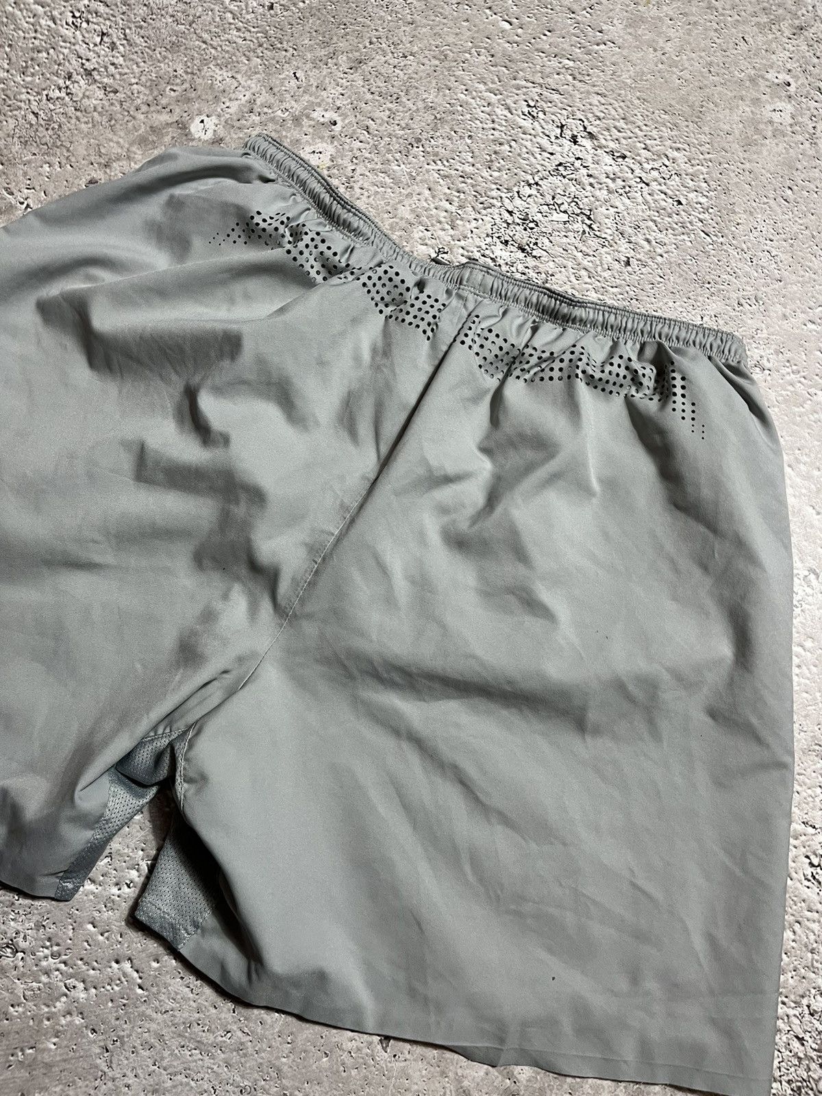Nike × Vintage Vintage Nike KNVB Nederland Match Worn Shorts Size US 38 / EU 54 - 8 Thumbnail