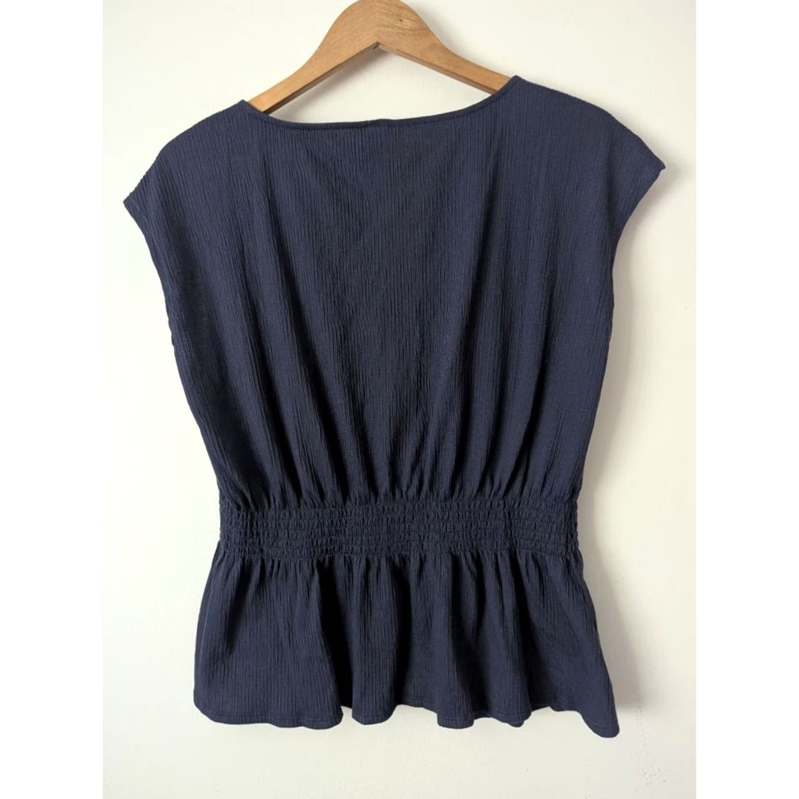 Old Navy Old Navy Blouse Navy V-Neckline Smocked Peplum Top Women's Large Blue Minimalist Size L Size L / US 10 / IT 46 - 2 Thumbnail