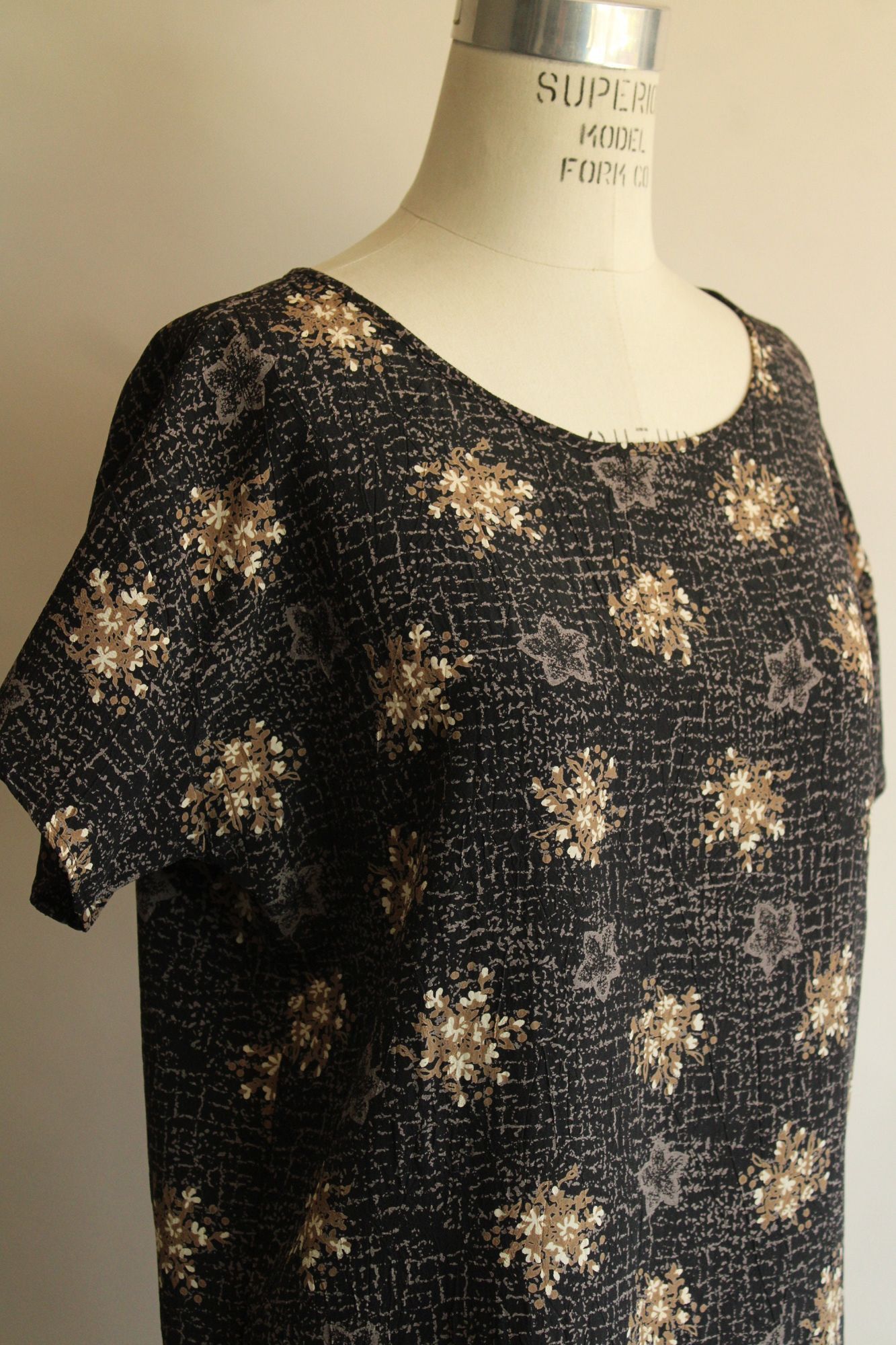 Vintage Vintage 1990s Blouse, Black and Gold and Gray Floral Print, Size M / US 6-8 / IT 42-44 - 4 Thumbnail