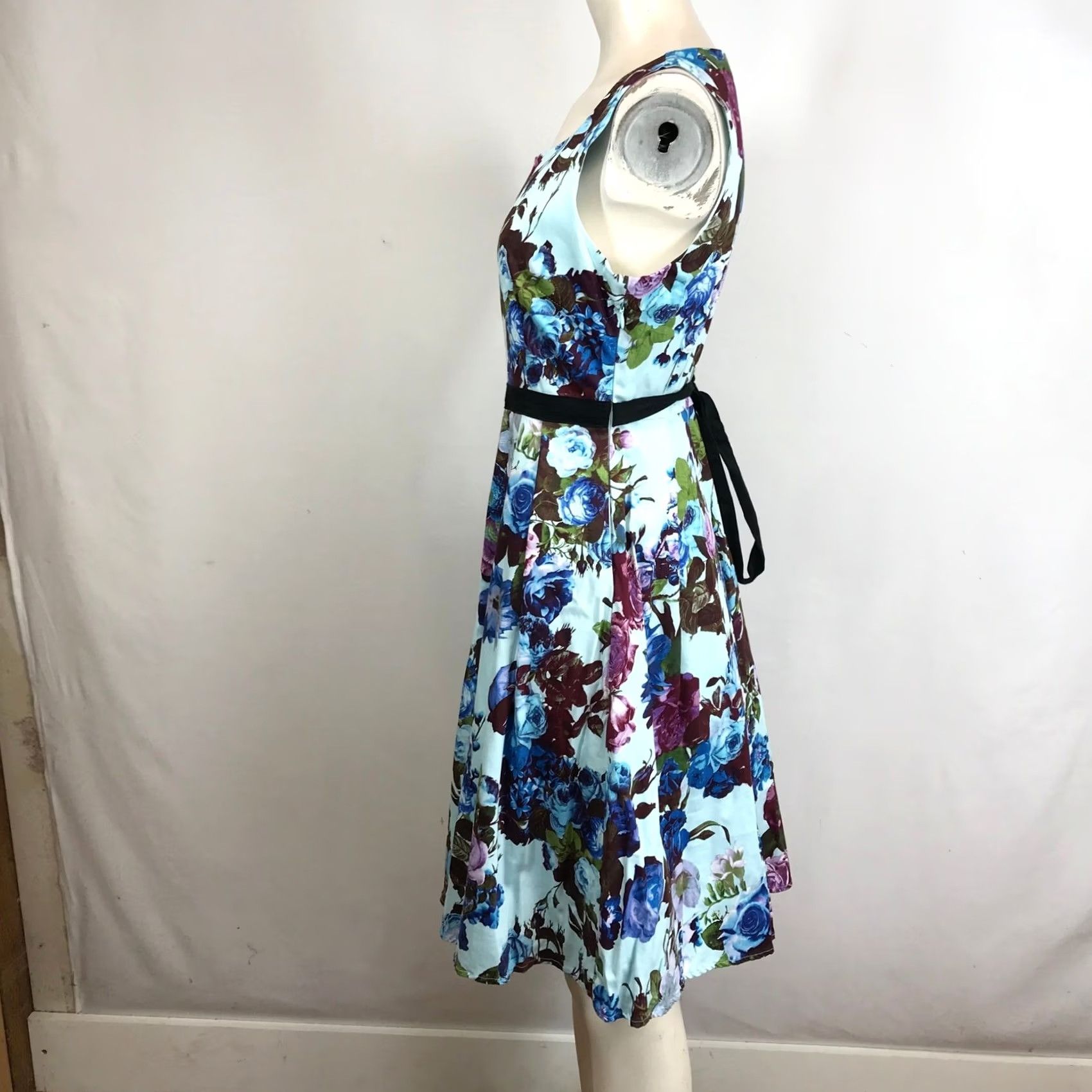 Vintage Frock Shop Fit and Flare Dress Blue Pink Roses Black Ribbon Waist Medium Size M / US 6-8 / IT 42-44 - 6 Thumbnail