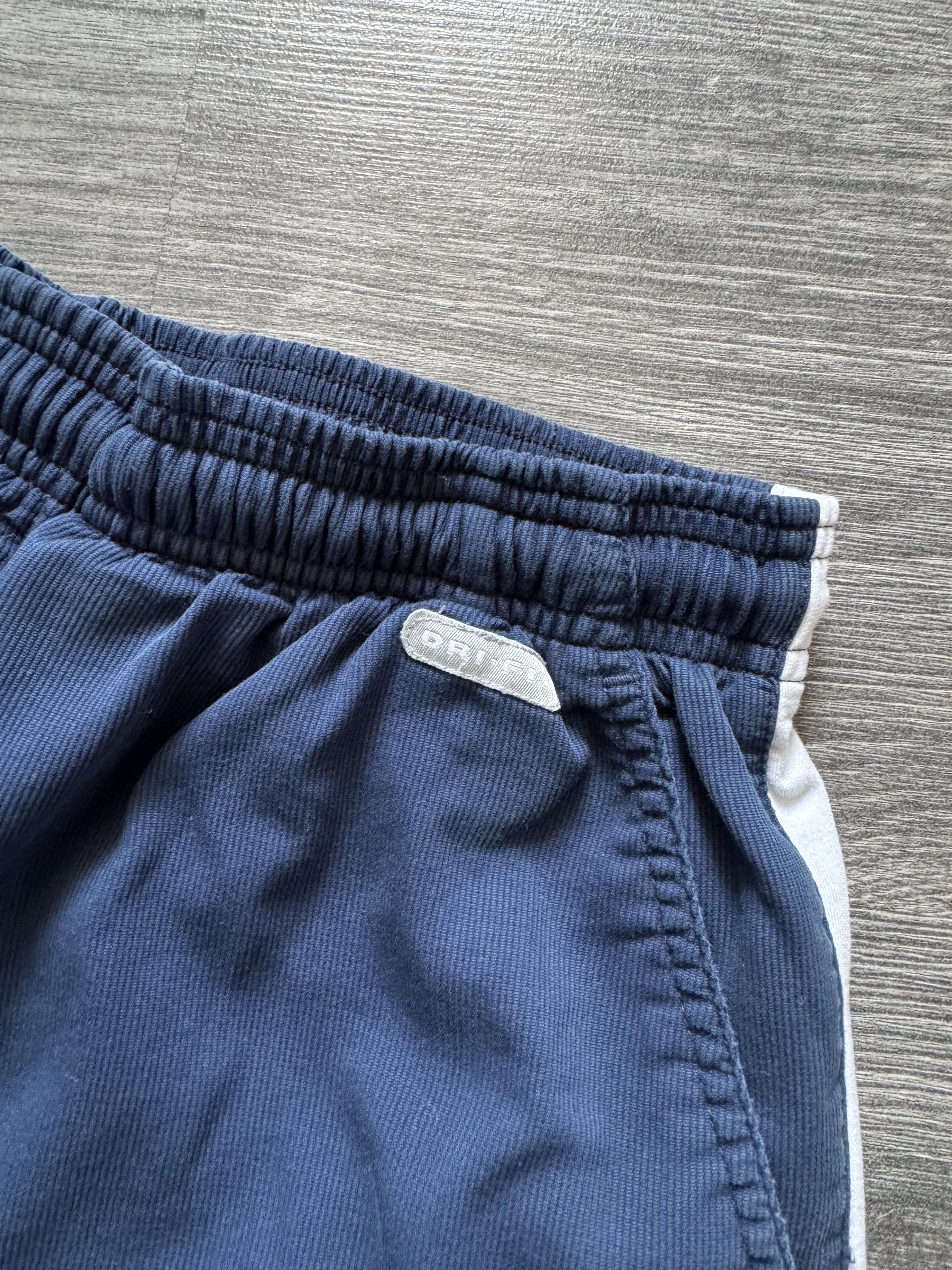 Nike Vintage Nike Court Dri-Fit Shorts Size US 32 / EU 48 - 6 Thumbnail