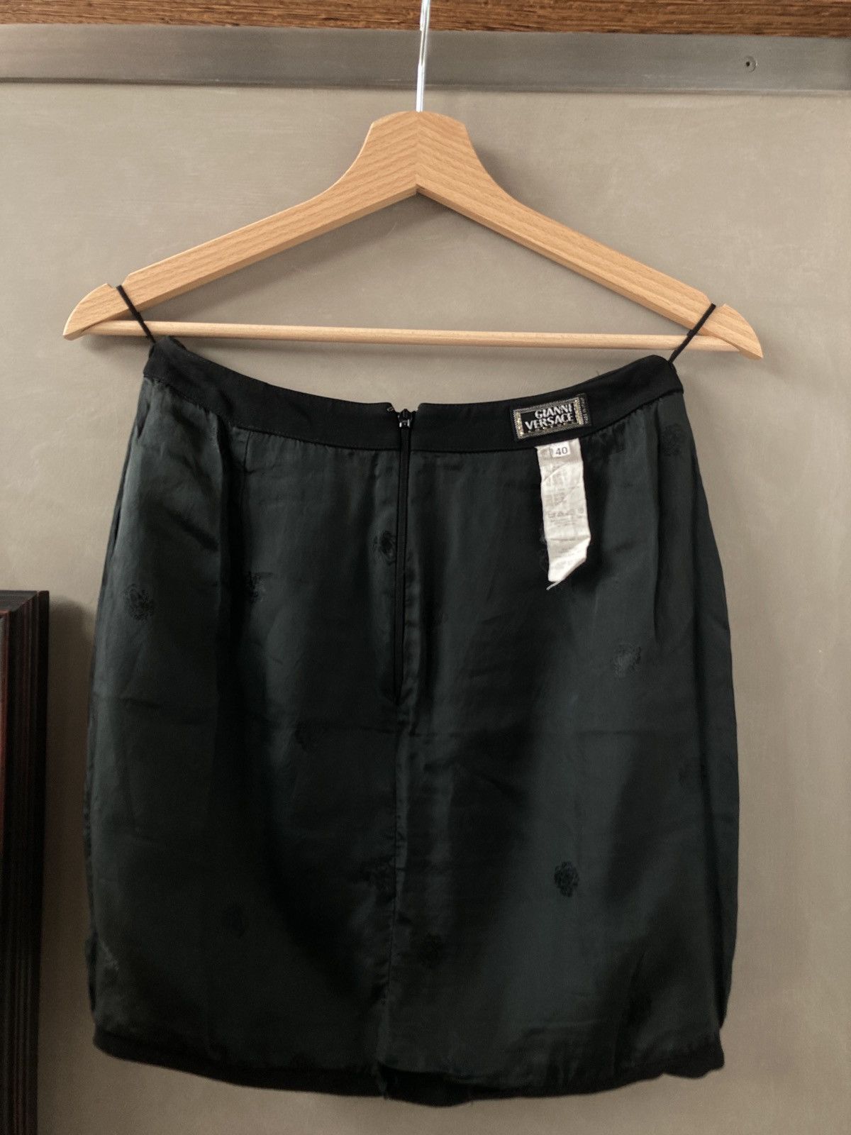 Versace Gianni Versace vintage black mini skirt (pre 1997) Size 27" / US 4 / IT 40 - 6 Thumbnail