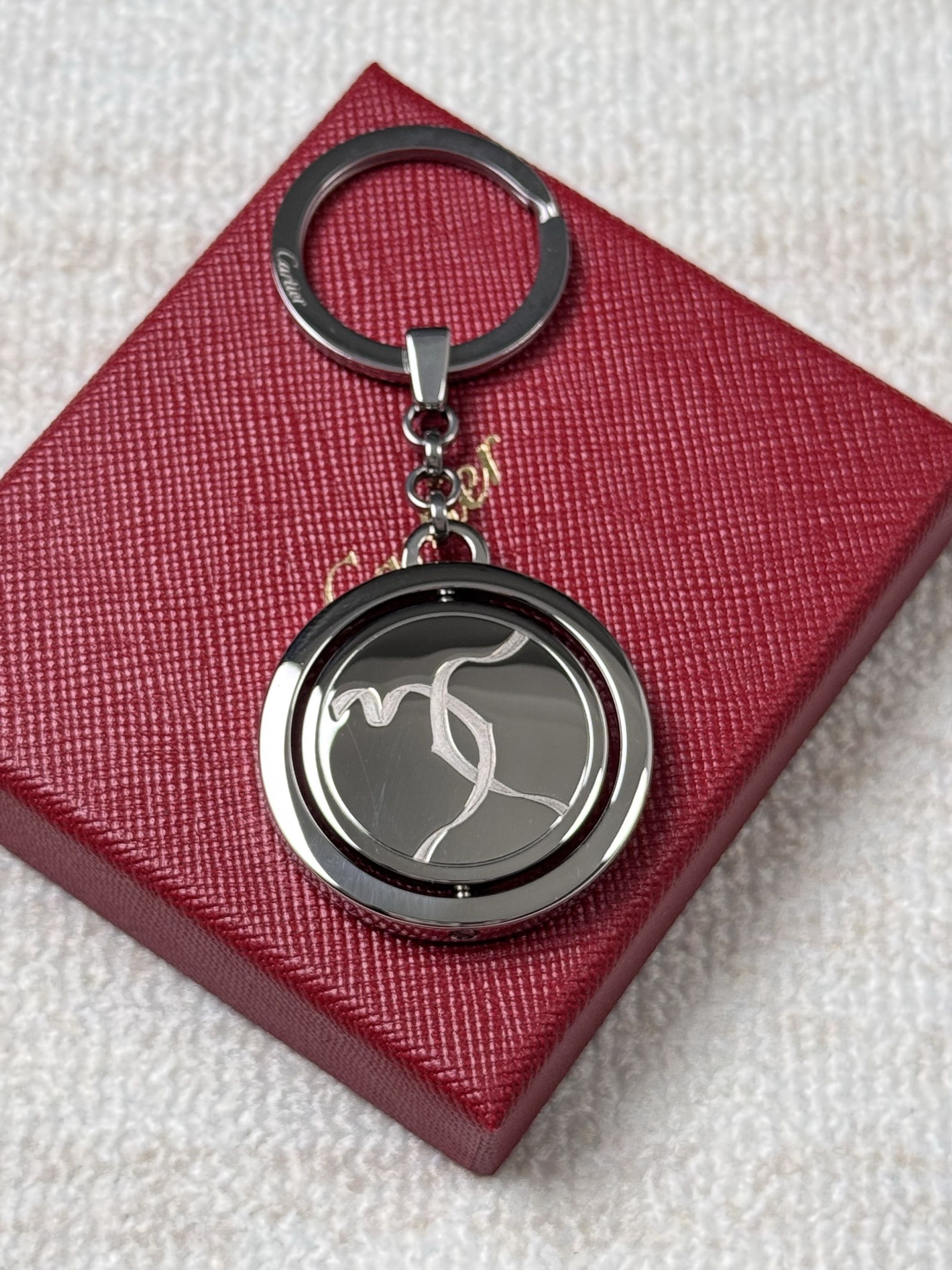 Cartier Cartier ENTRELACÉS DE CARTIER RIBBON PIVOTING KEY RING Size ONE SIZE - 3 Thumbnail