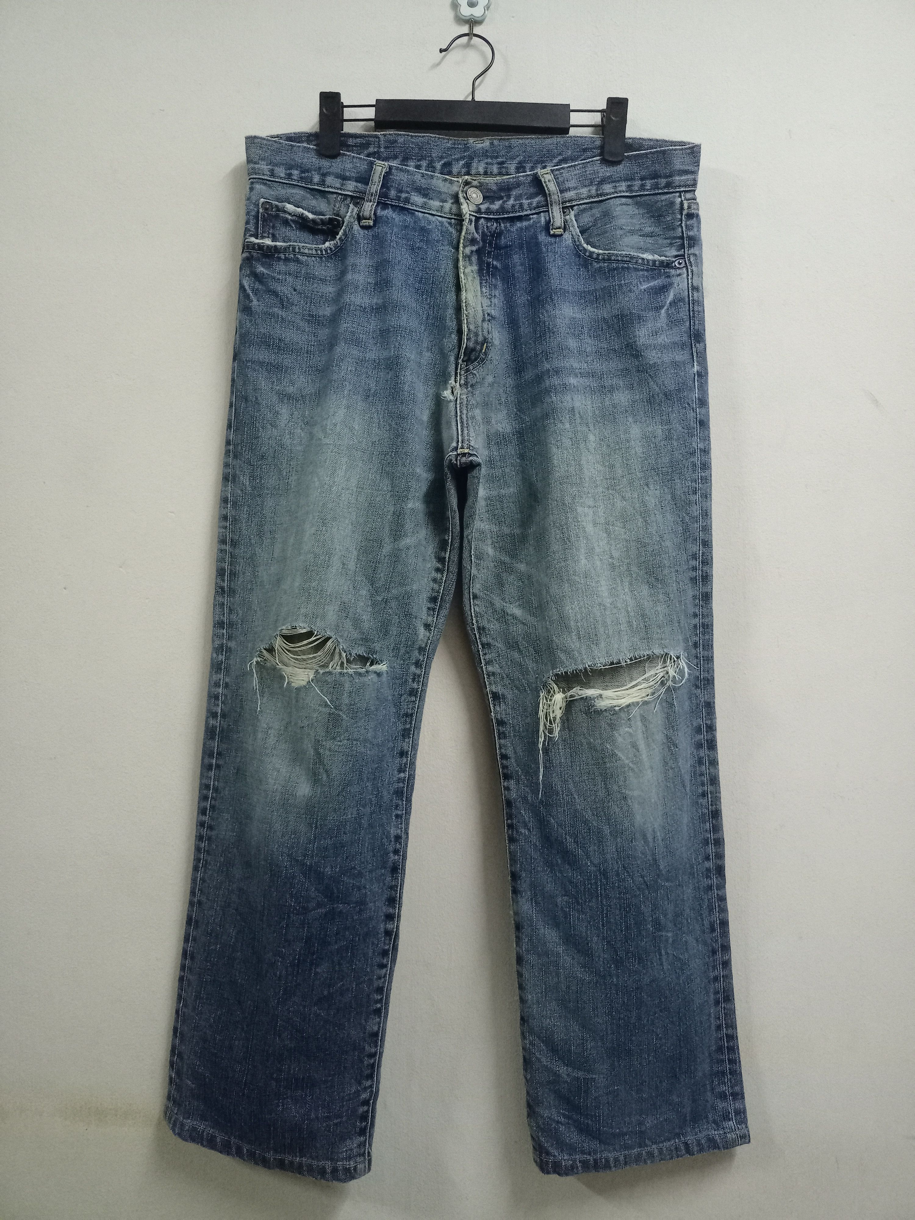 Japanese Brand × Uniqlo S002 Vintage Uniqlo Blue Wash Distressed Baggy Jeans Size US 34 / EU 50 - 1 Thumbnail