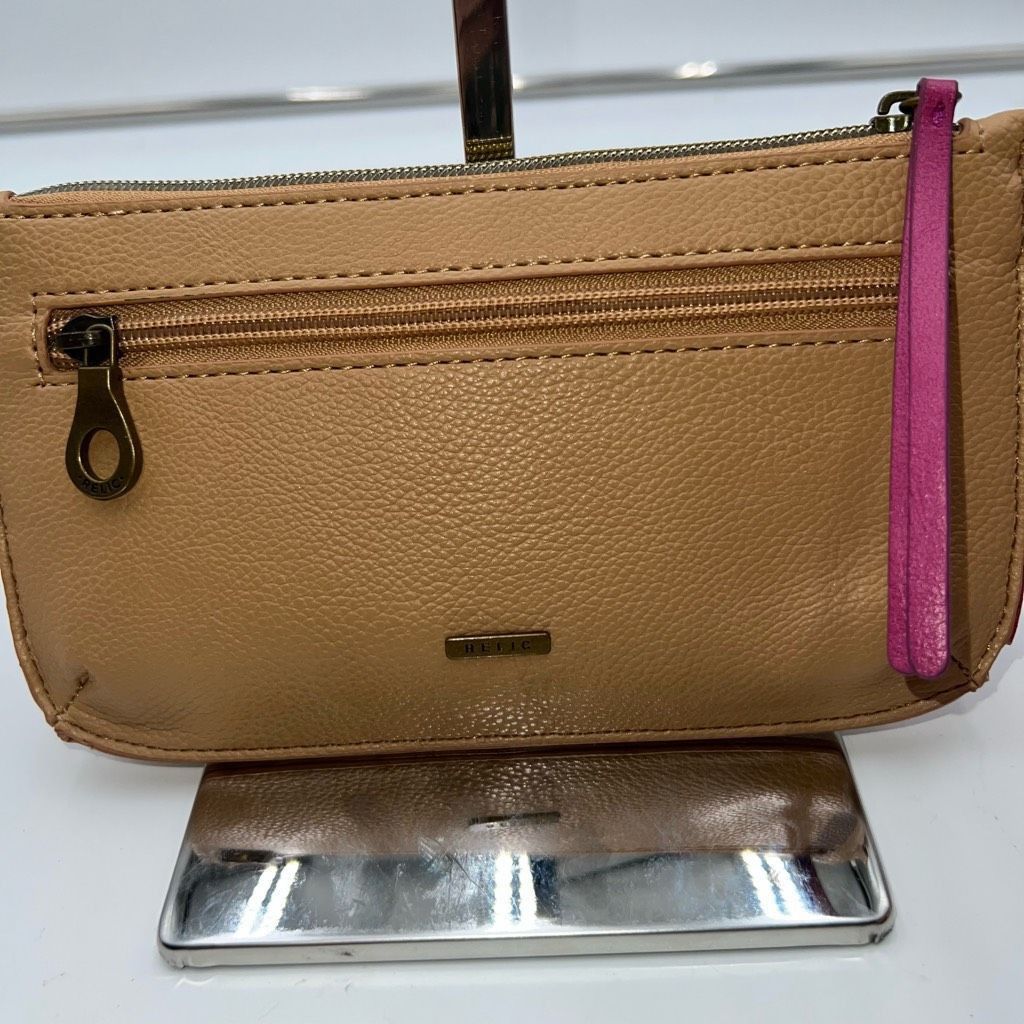 Relic Relic Takeaway Scalloped Wristlet Size ONE SIZE - 4 Thumbnail