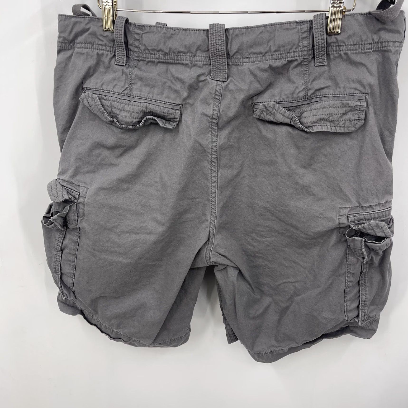 Club Monaco **Men's Club Monaco Cargo Shorts Large 36 Gray Zip Twill** User: Men's Club Monaco Cargo Shorts Large 36 Gray Zip Twill Size US 36 / EU 52 - 7 Thumbnail