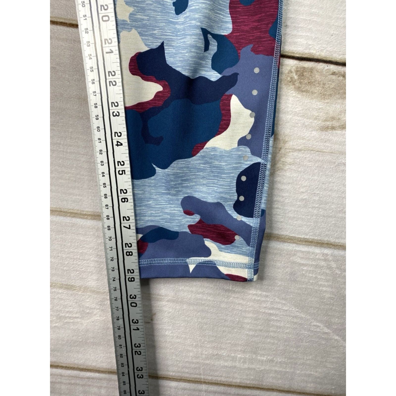 Old Navy Old Navy Womens Leggings XXL Multicolor Camo Floral Go Dry Pockets Pull On Gym Size 40" / US 18 - 5 Thumbnail