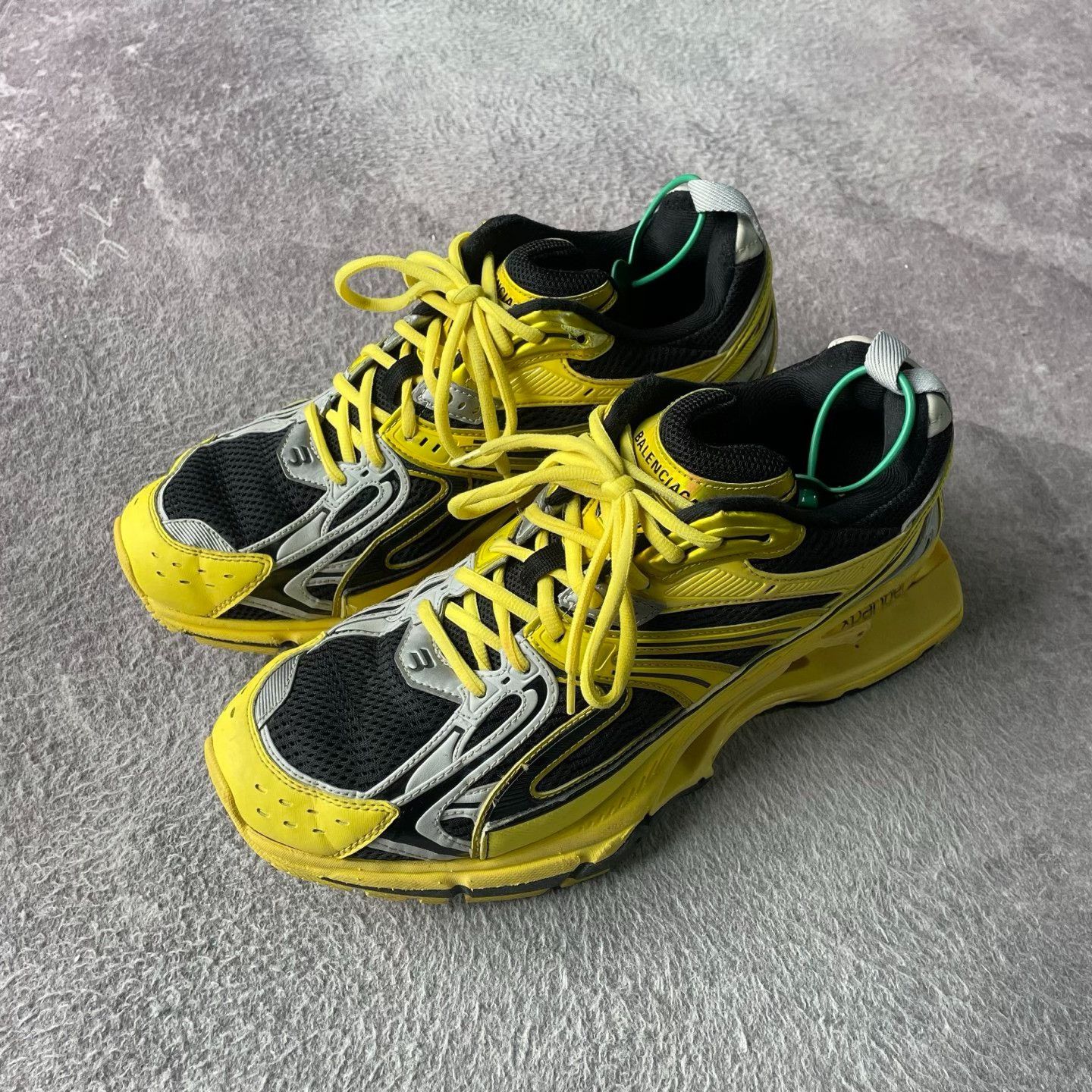 Balenciaga Balenciaga Yellow Lowtop Sneakers 43 Men Size US 10 / EU 43 - 1 Thumbnail