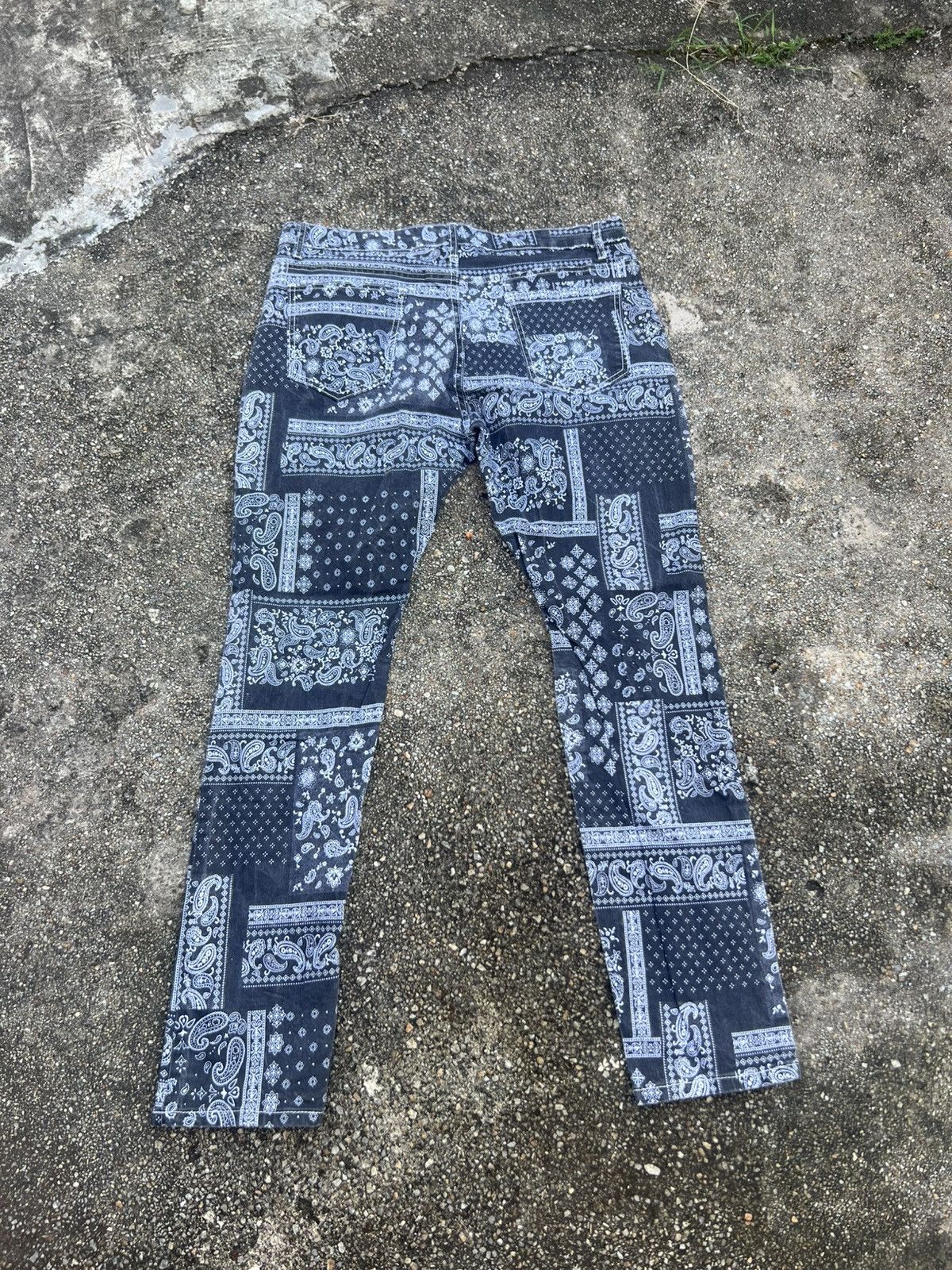 Japanese Brand Rare Bandana Design Pants Size US 35 - 2 Thumbnail