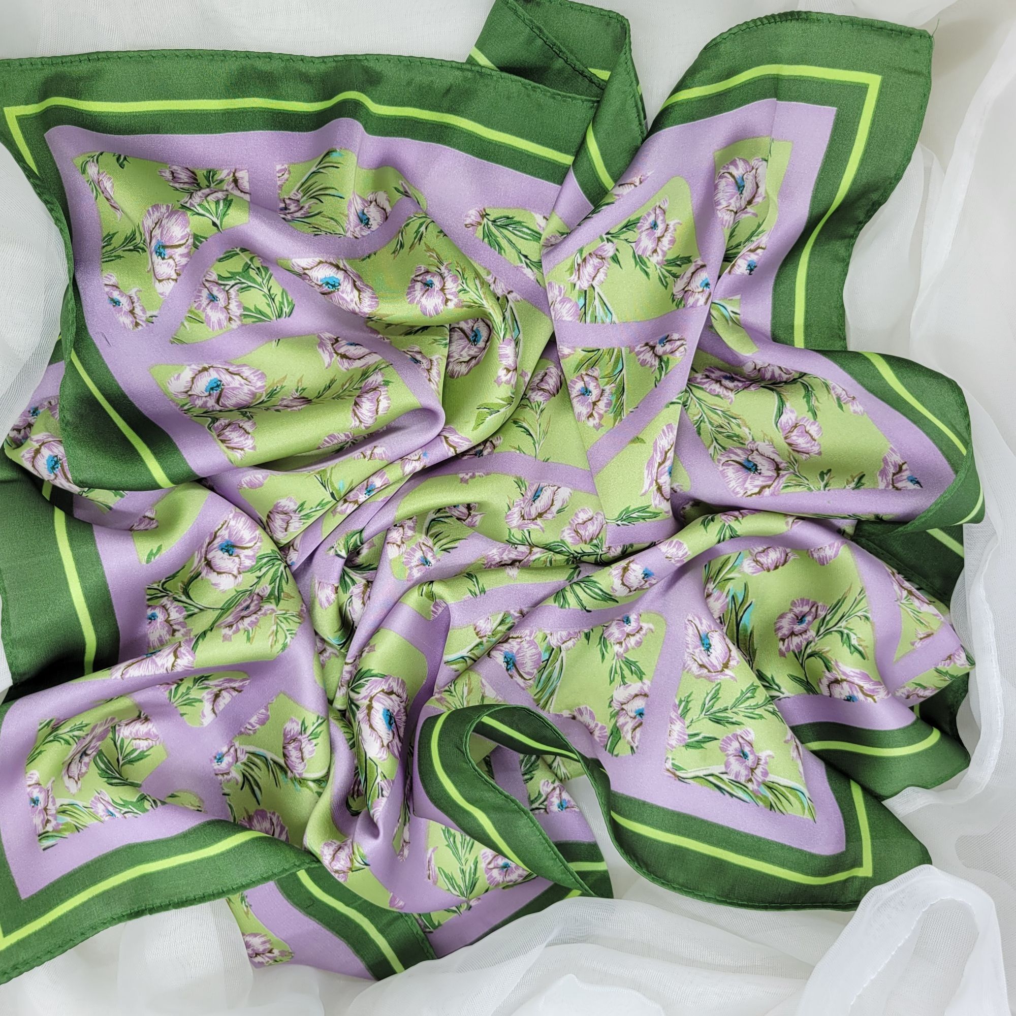Other New Bandana GEOMETRIC FLOWER Elegant Square Scarf Green Wrap Size ONE SIZE - 4 Thumbnail