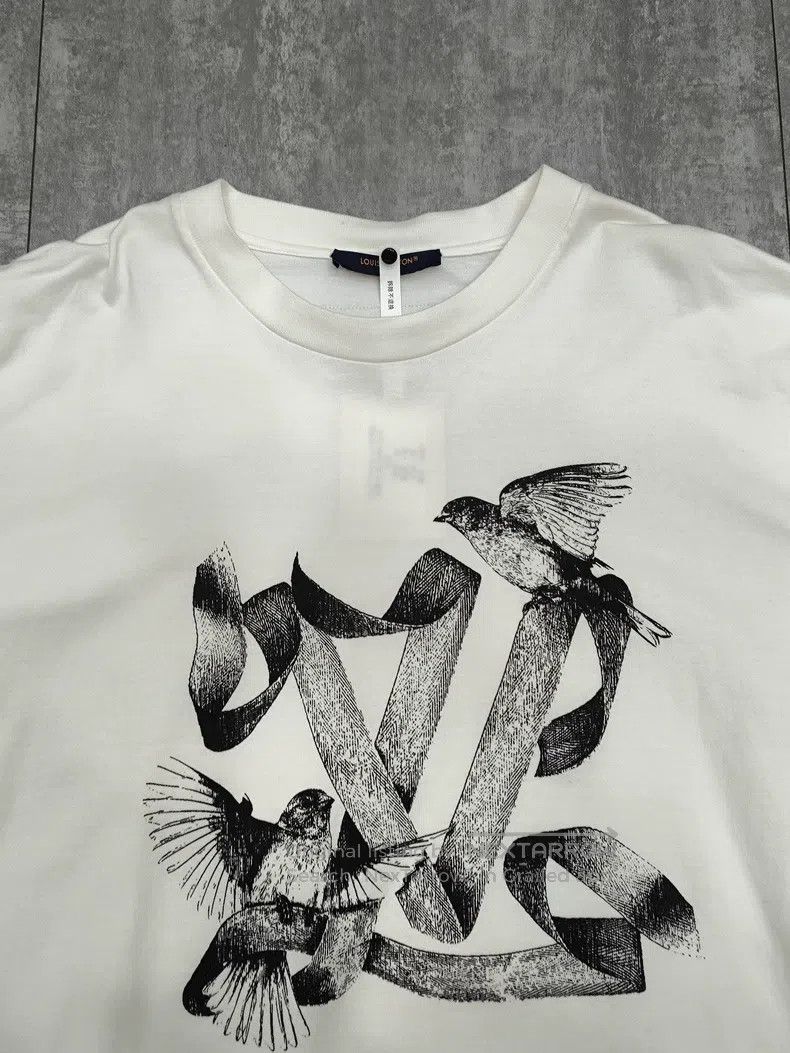 Louis Vuitton Louis Vuitton size 4l White dove printed short sleeve T-shi Size US M / EU 48-50 / 2 - 3 Thumbnail