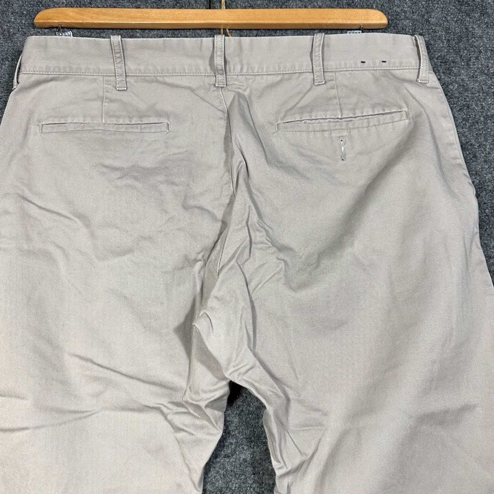 J.Crew J.CREW Pants Mens 34 Cotton Chino Beige Flat Front Pockets Straight Leg Classic Modern Women? No, Mens Size US 34 / EU 50 - 7 Thumbnail