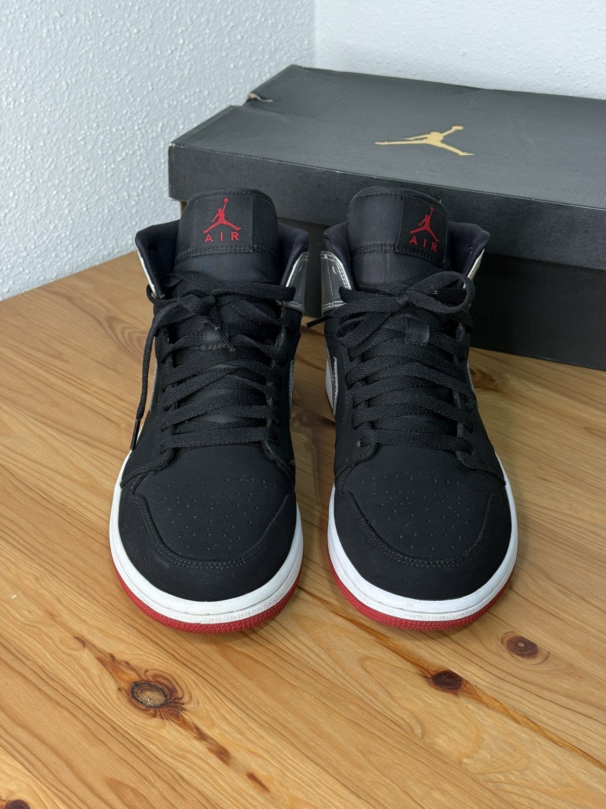 Jordan Brand × Nike Nike Air Jordan 1 Mid Johnny Kilroy Size US 9.5 / EU 42-43 - 2 Thumbnail