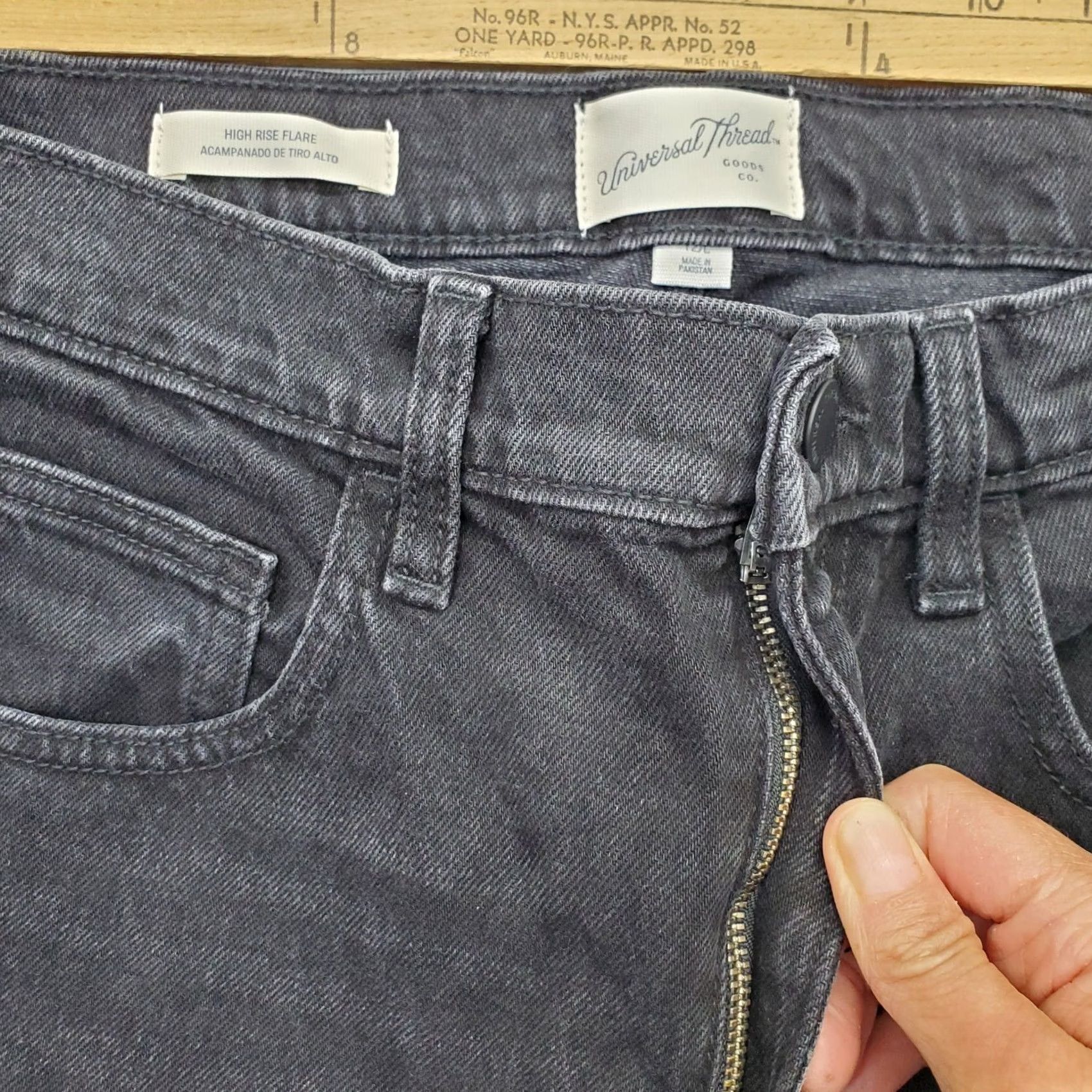 Vintage Universal Thread Jeans Womens Size 12 Flare Black Denim Dark Wash Zip Button Pockets Size 34" / US 12 / IT 48 - 6 Thumbnail