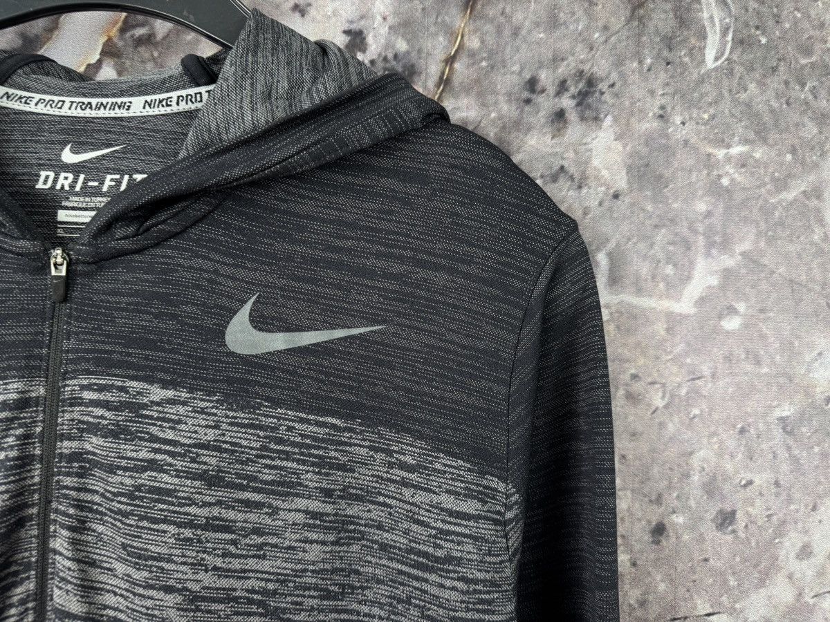 Nike Men’s Nike Pro Training 1/4 Zip Hooded Pullover Size XL Size US XL / EU 56 / 4 - 5 Thumbnail