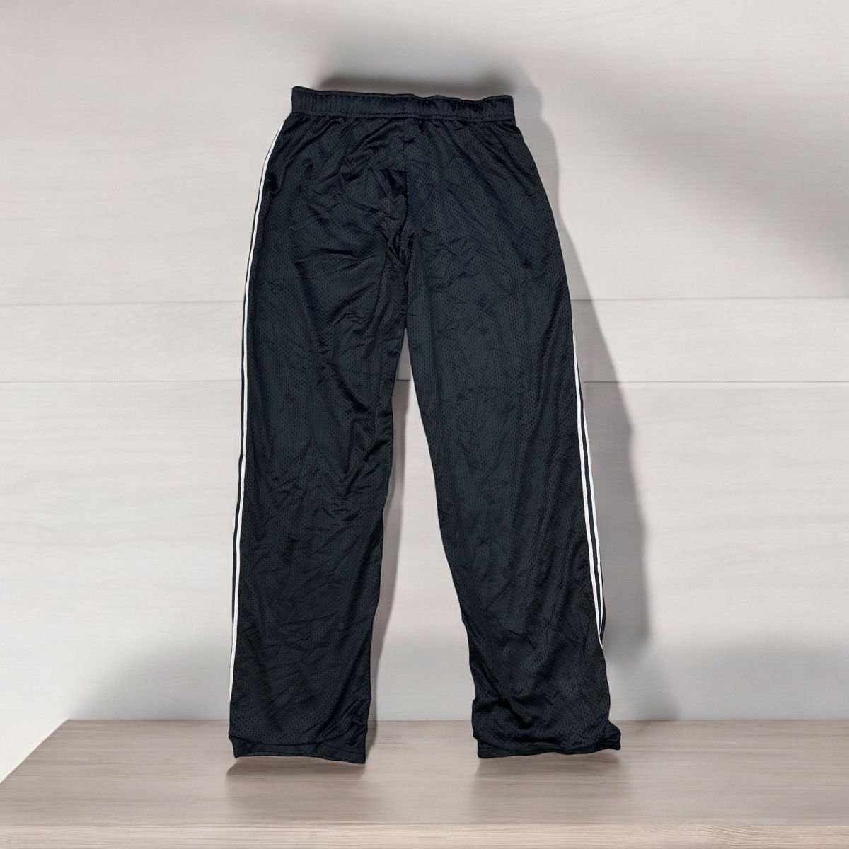 Nike NIKE DRI FIT PERFORATED EMBROIDERED LOGO TRACK PANTS Size US 32 / EU 48 - 2 Thumbnail