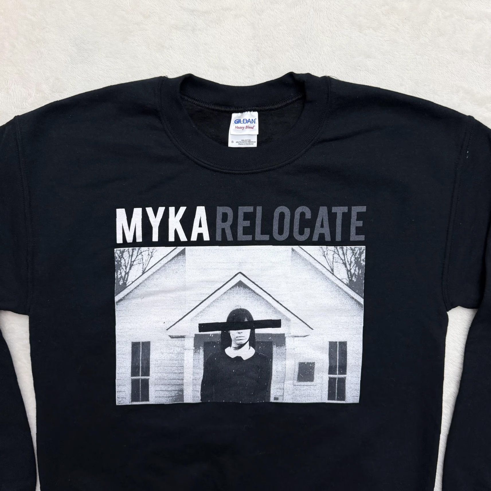 Gildan Myka Relocate Sweatshirt Mens Small Black Gildan Heavy Blend Fleece Graphic Print Music Rock Pullover Size US S / EU 44-46 / 1 - 2 Thumbnail