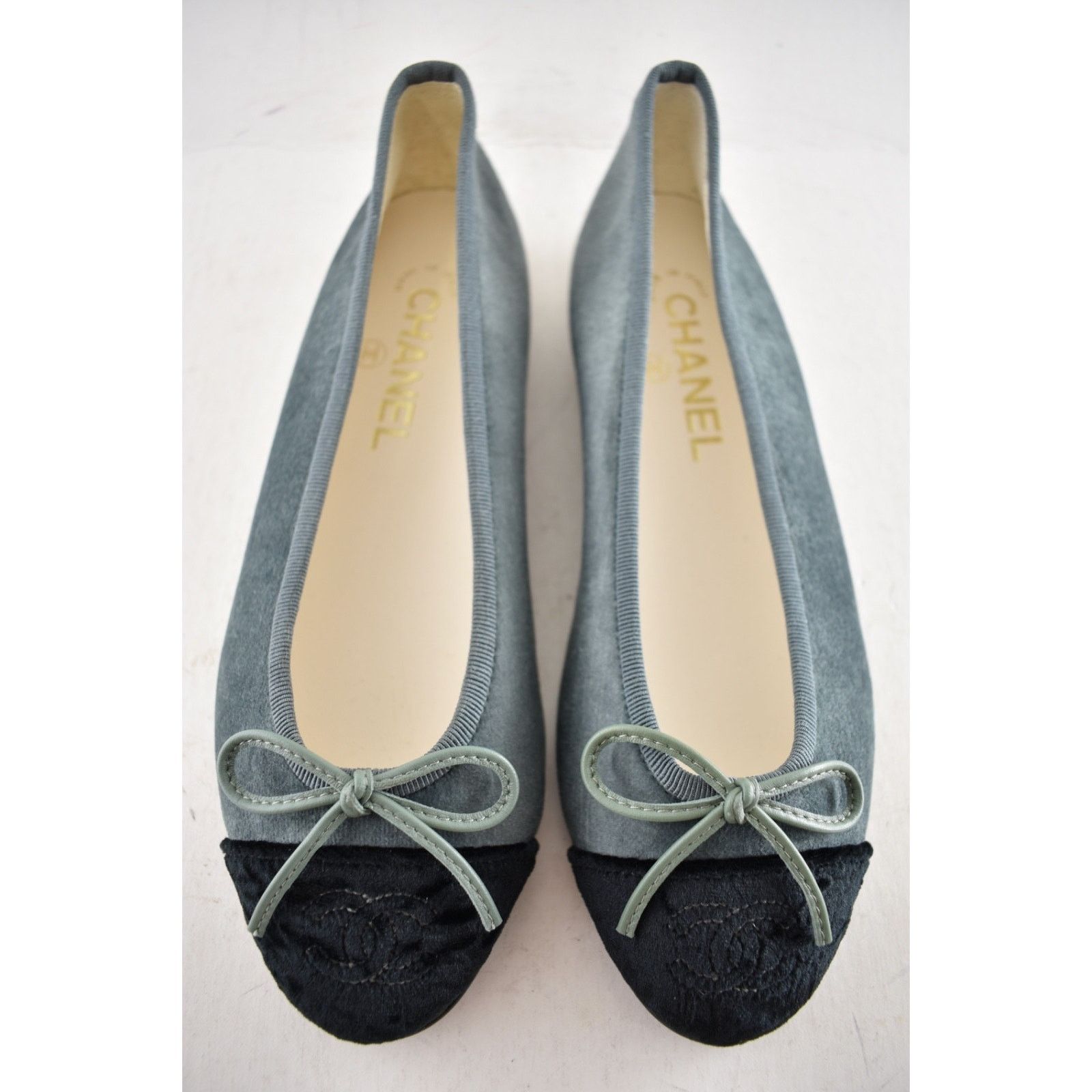 Chanel Chanel 24A Green Black Velvet CC Logo Ballet Flat 36 Size US 6 / IT 36 - 8 Thumbnail