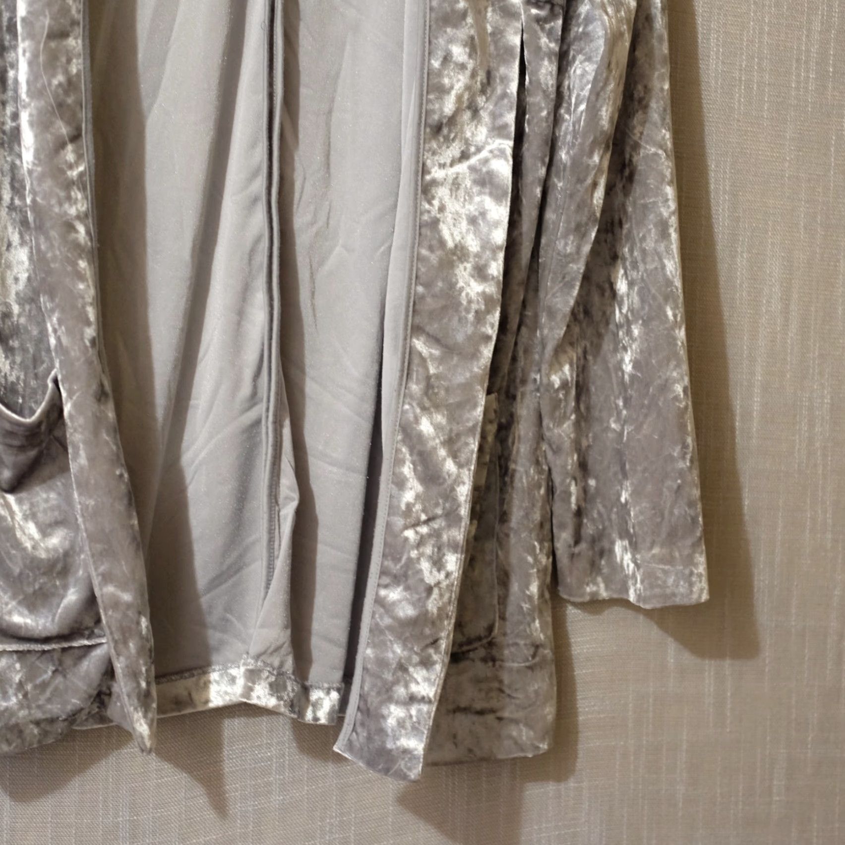 H&M H & M Divided Blazer Shirt Silver Crushed Velvet Open-Front Womens S Vintage No N/A Size S / US 4 / IT 40 - 4 Thumbnail