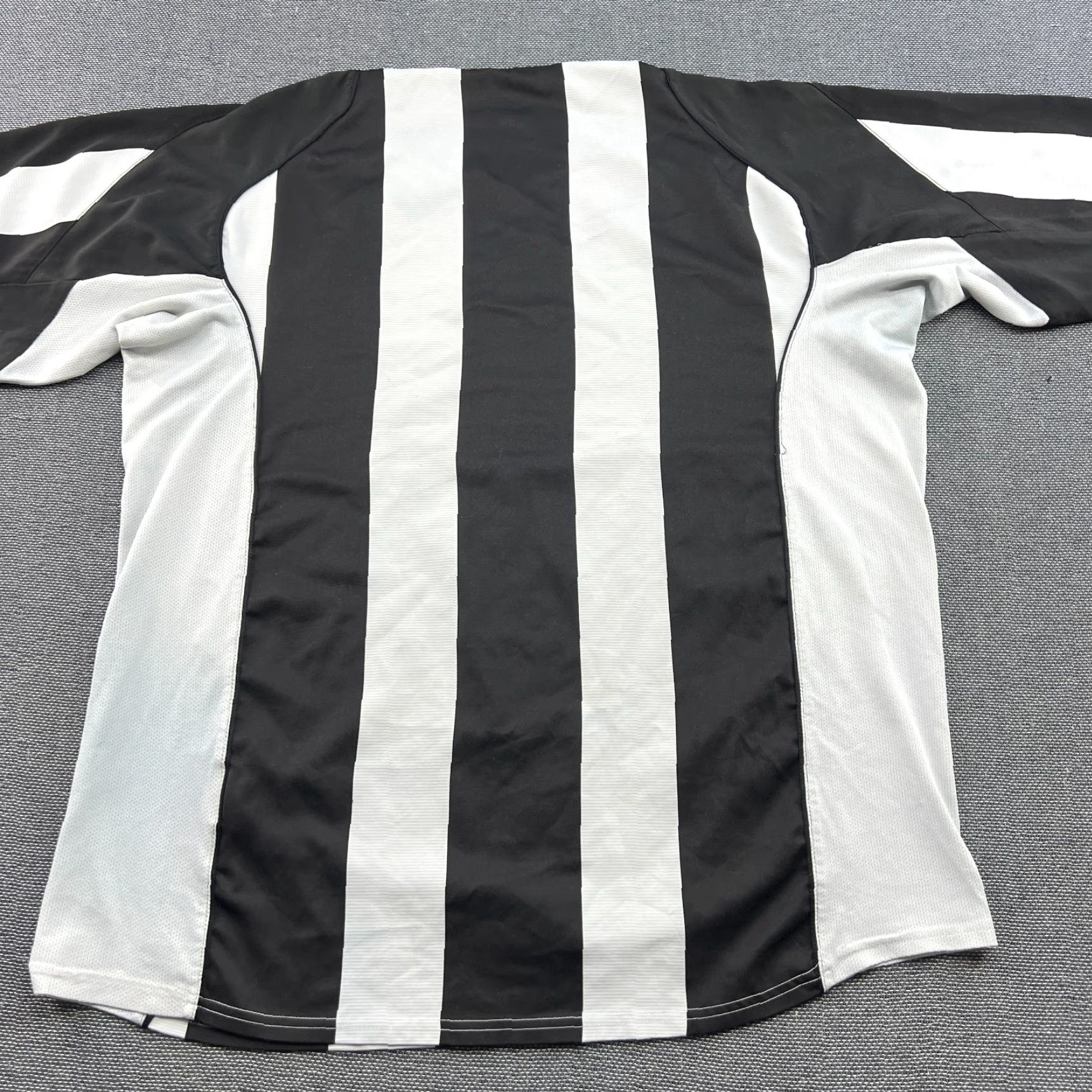 Nike Nike Juventus 2004 2005 Home Mens Football Jersey T-Shirt 2XL XXL Multicolor Short Sleeve Jersey Mens Nike Shirt Size US XXL / EU 58 / 5 - 3 Thumbnail