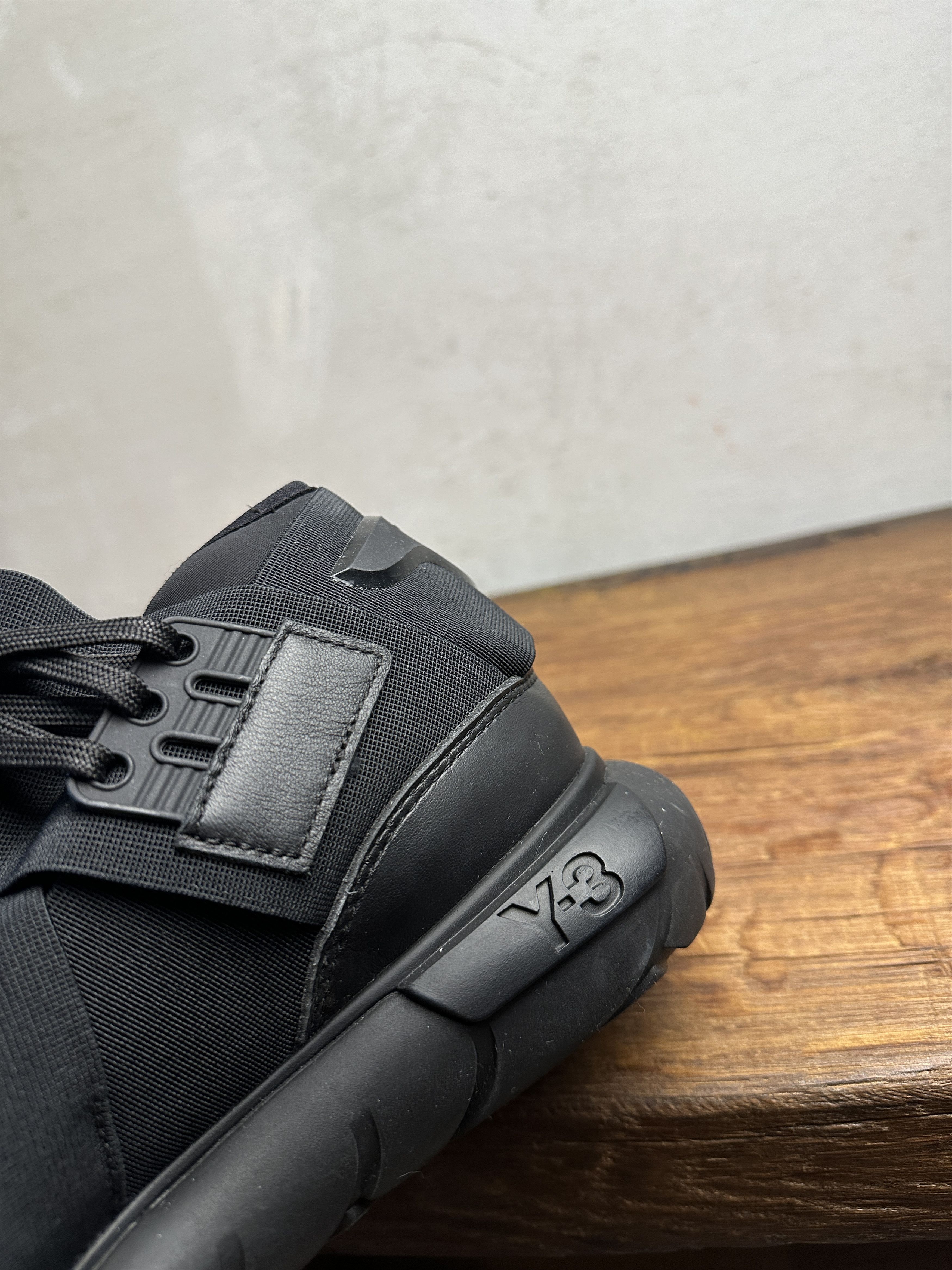 Adidas Y-3 Qasa High Triple Black Size US 7 / EU 40 - 12 Thumbnail