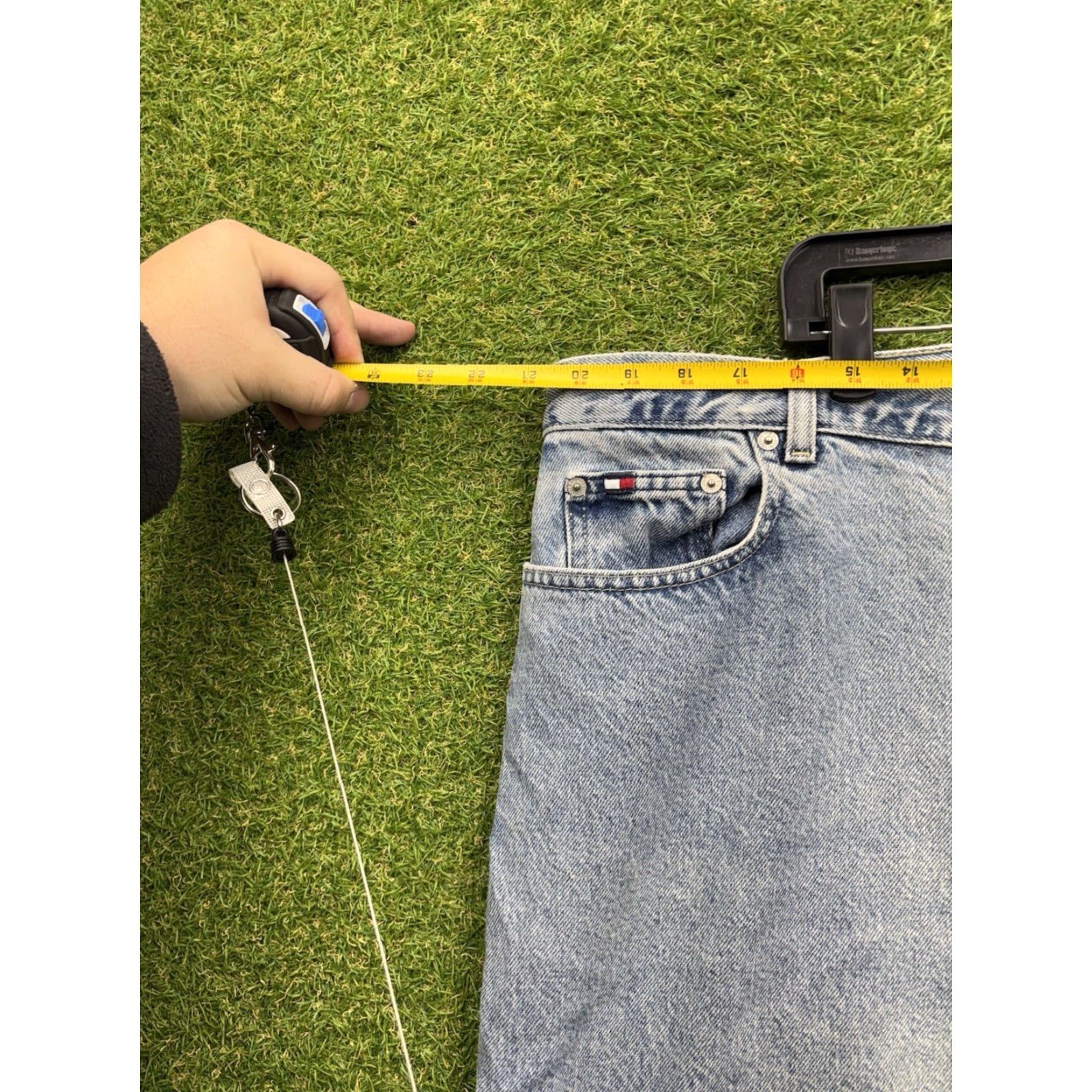 Tommy Hilfiger VINTAGE Tommy Hilfiger Jeans Womens 22 Plus Size Straight Taper Casual Light Wash Denim Size 40" / US 18 - 3 Thumbnail