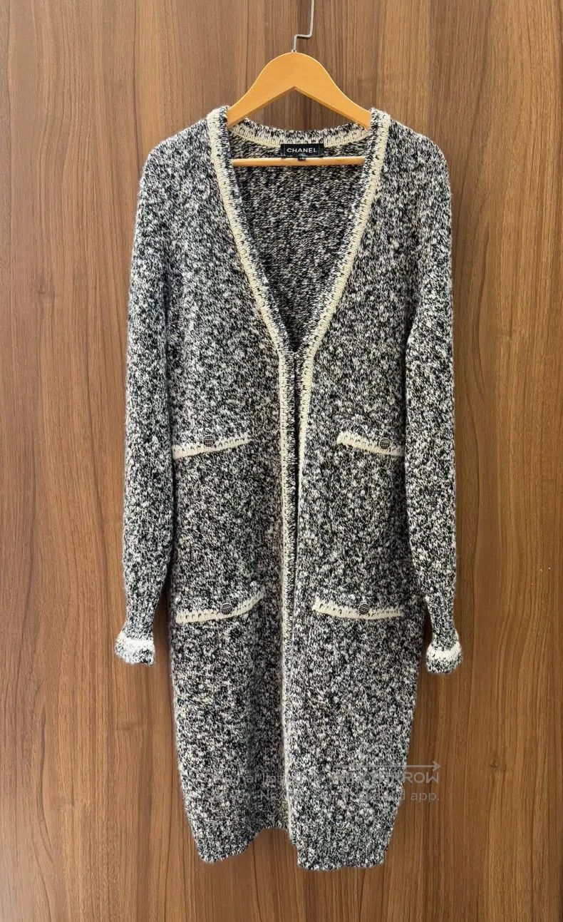 Chanel Chanel V-neck four-pocket black and white blended cashmere Size XS / US 0-2 / IT 36-38 - 1 Thumbnail