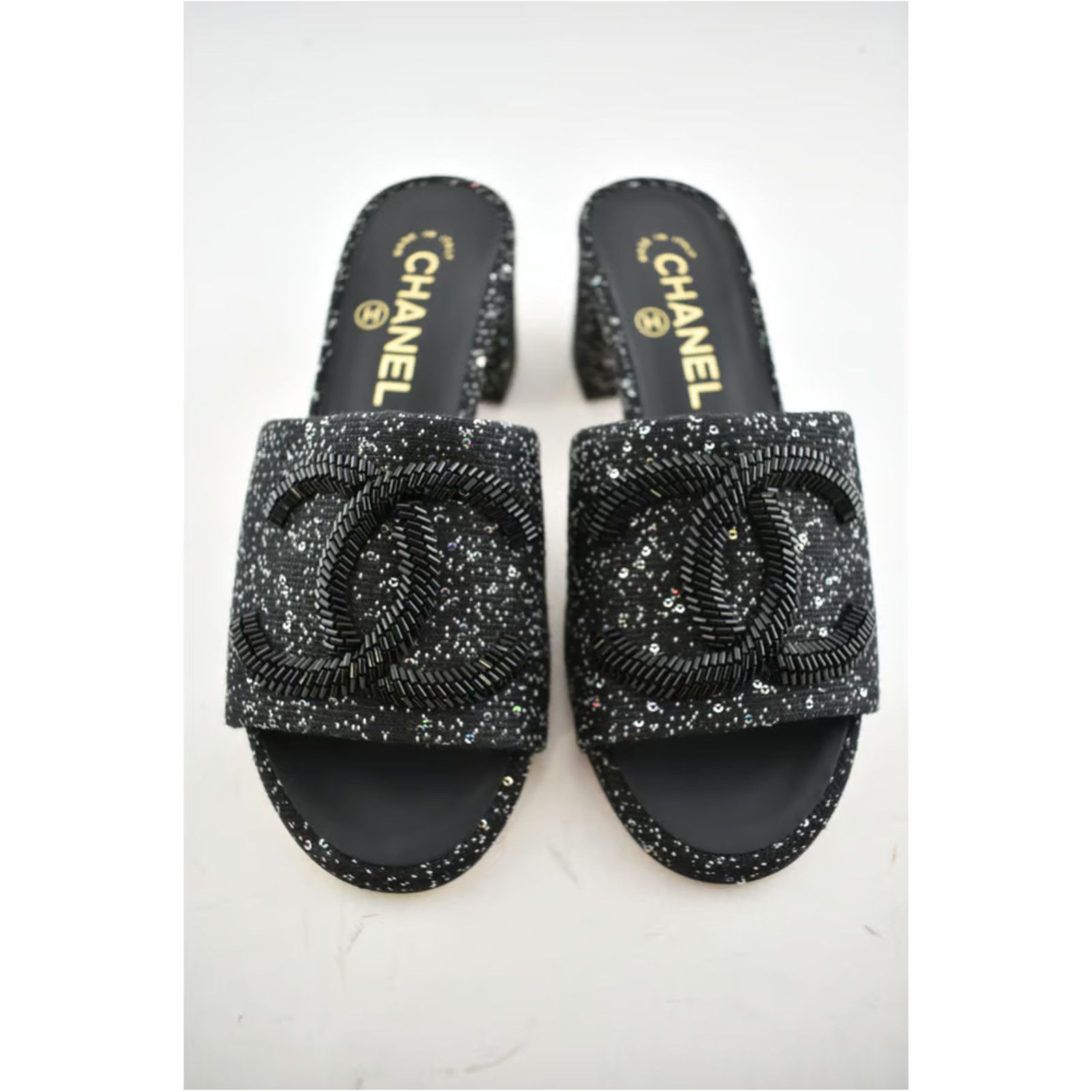 Chanel 19P Fabric CC Logo Backless Slide Mule Sandal Block Heel 35 Size US 5 / IT 35 - 7 Thumbnail
