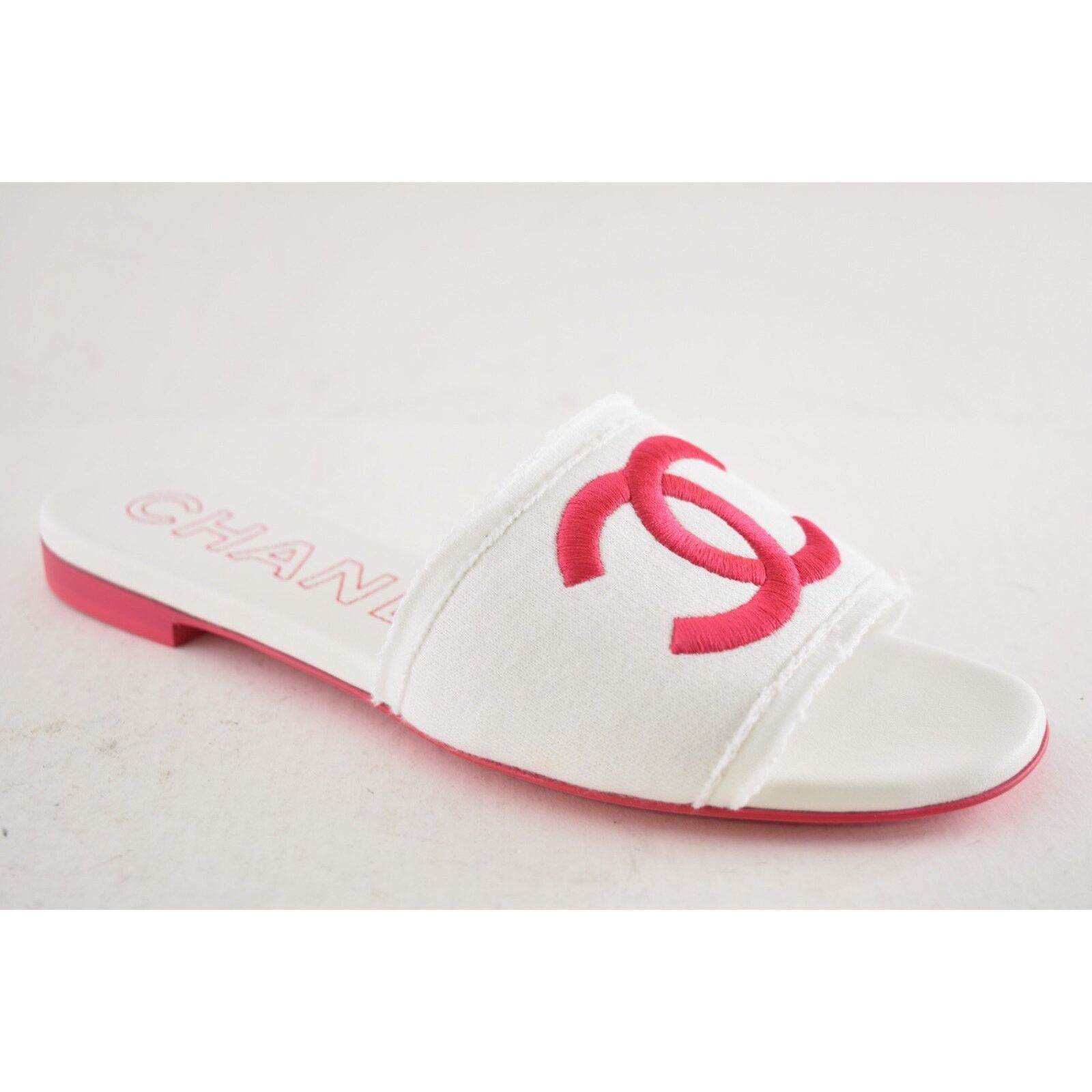 Chanel Chanel 24C White Fuchsia Pink CC Logo Fabric Knit Mule Size US 10.5 / IT 40.5 - 4 Thumbnail