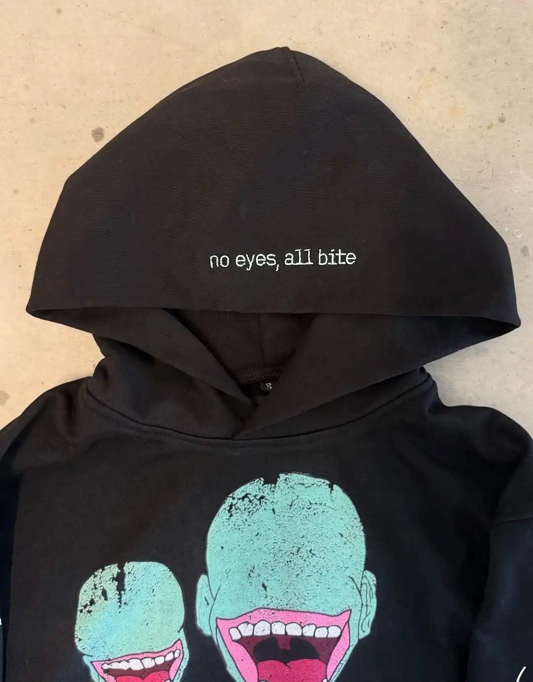 Vintage Y2K hip-hop fashion printed graphic hoodie Size US L / EU 52-54 / 3 - 4 Thumbnail