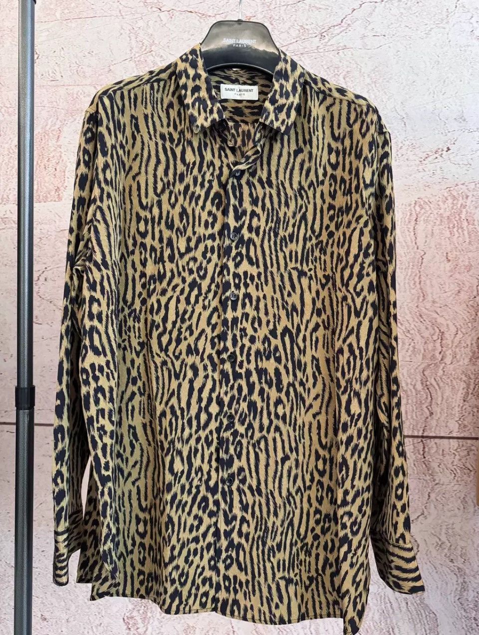 Saint Laurent Paris Saint Laurent Paris 21SS leopard print shirt Size US XXS / EU 40 - 1 Thumbnail