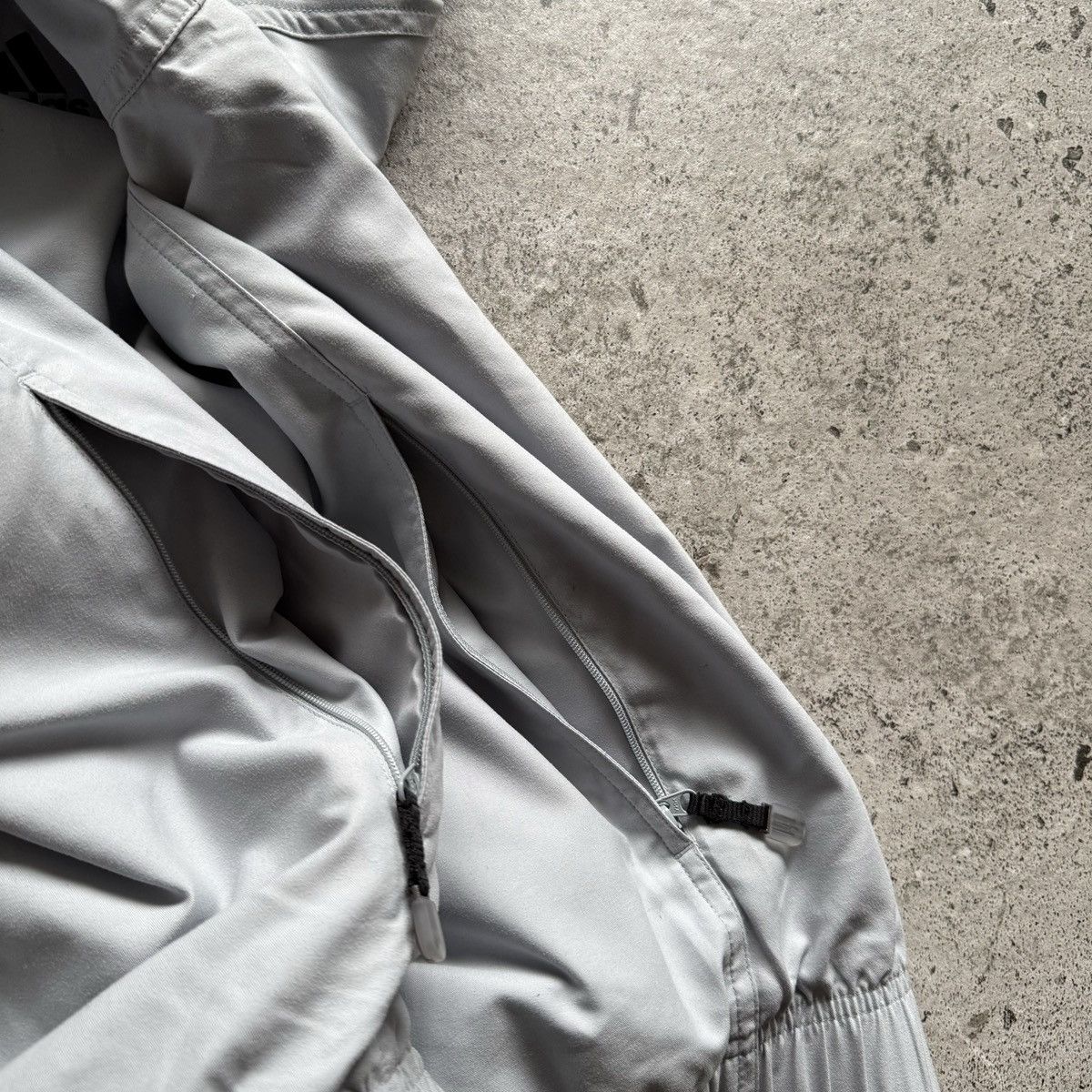 Adidas Vintage Mens Grey V-neck Jacket Zip-Off Sleeves