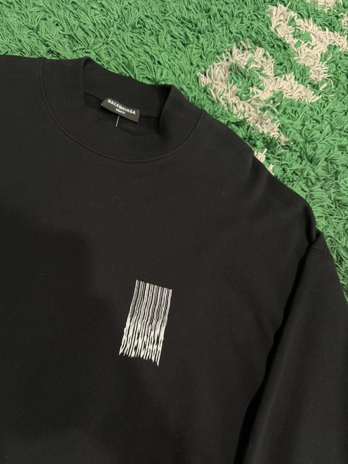 Balenciaga Balenciaga Barcode Logo Crewneck Size US XXL / EU 58 / 5 - 3 Thumbnail