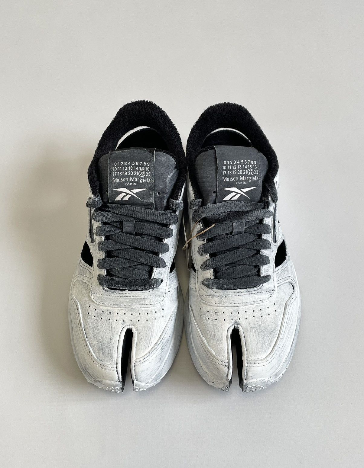 Maison Margiela × Reebok ‘Project 0 CL’ Painted Tabi Sneakers Size US 9 / IT 39 - 10 Thumbnail