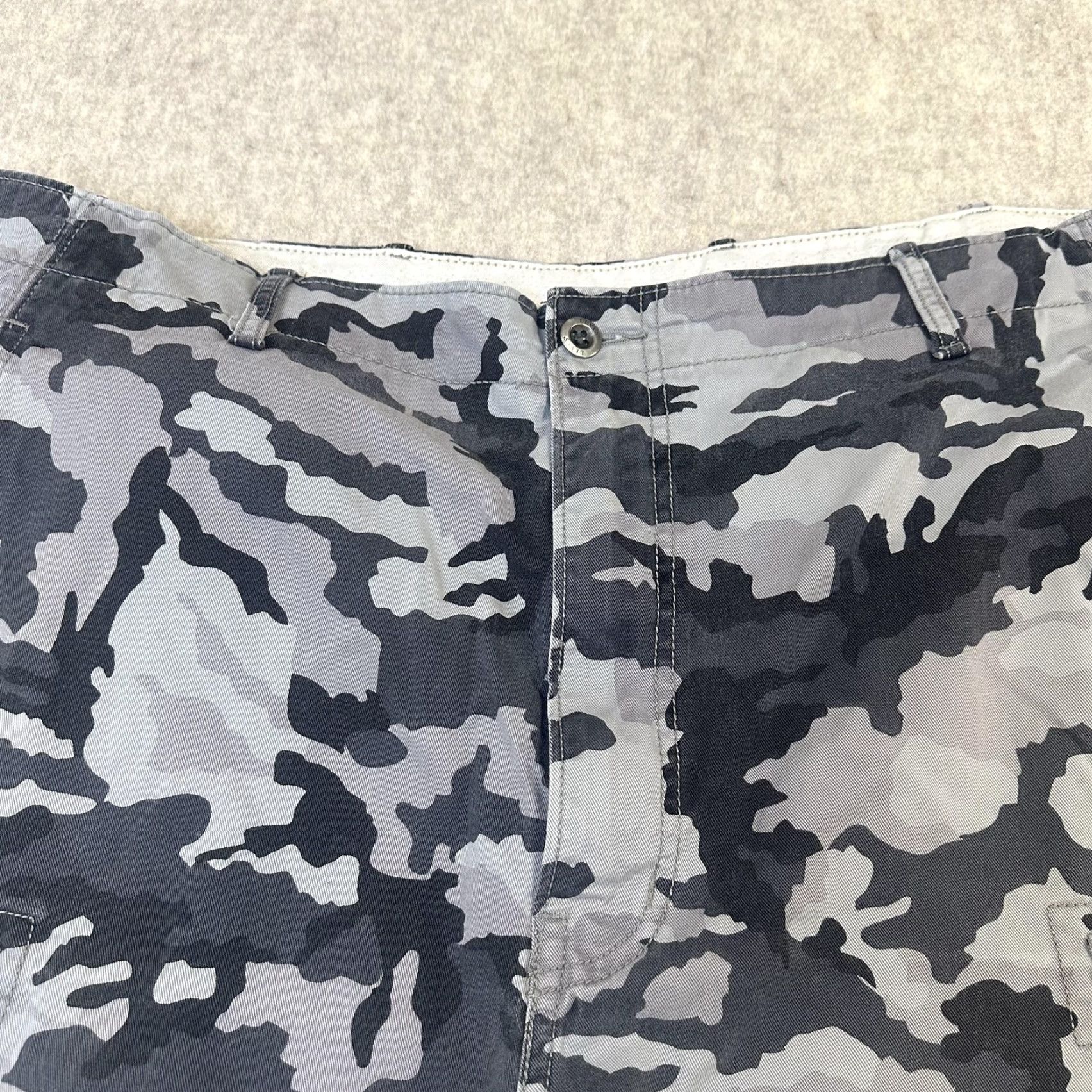 Levi's Levi's Camo Cargo Shorts Mens 40 Cotton Camouflage Pockets Cargo Outdoor Hiking Camping Summer Casual Mens 40 Gray Size US 40 / EU 56 - 5 Thumbnail