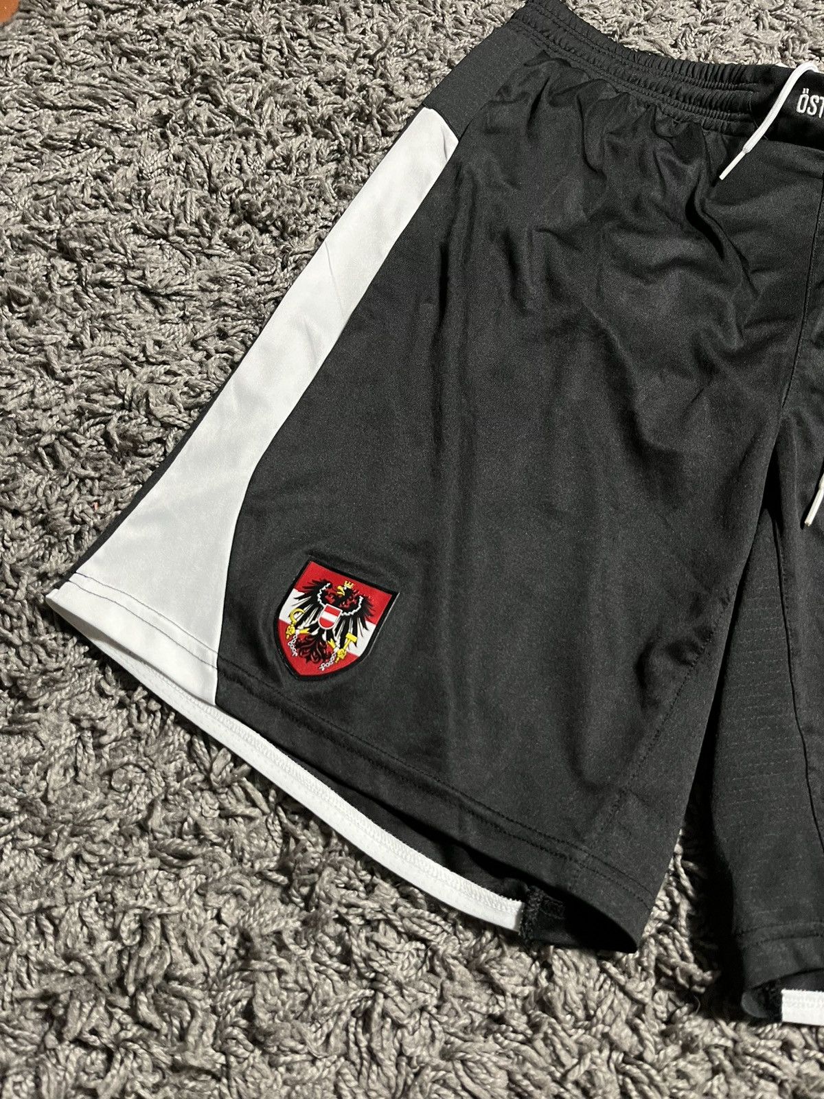 Puma PUMA AUSTRIA SOCCER AWAY TRIKOT FOOTBALL SHORTS Size US 36 / EU 52 - 2 Thumbnail