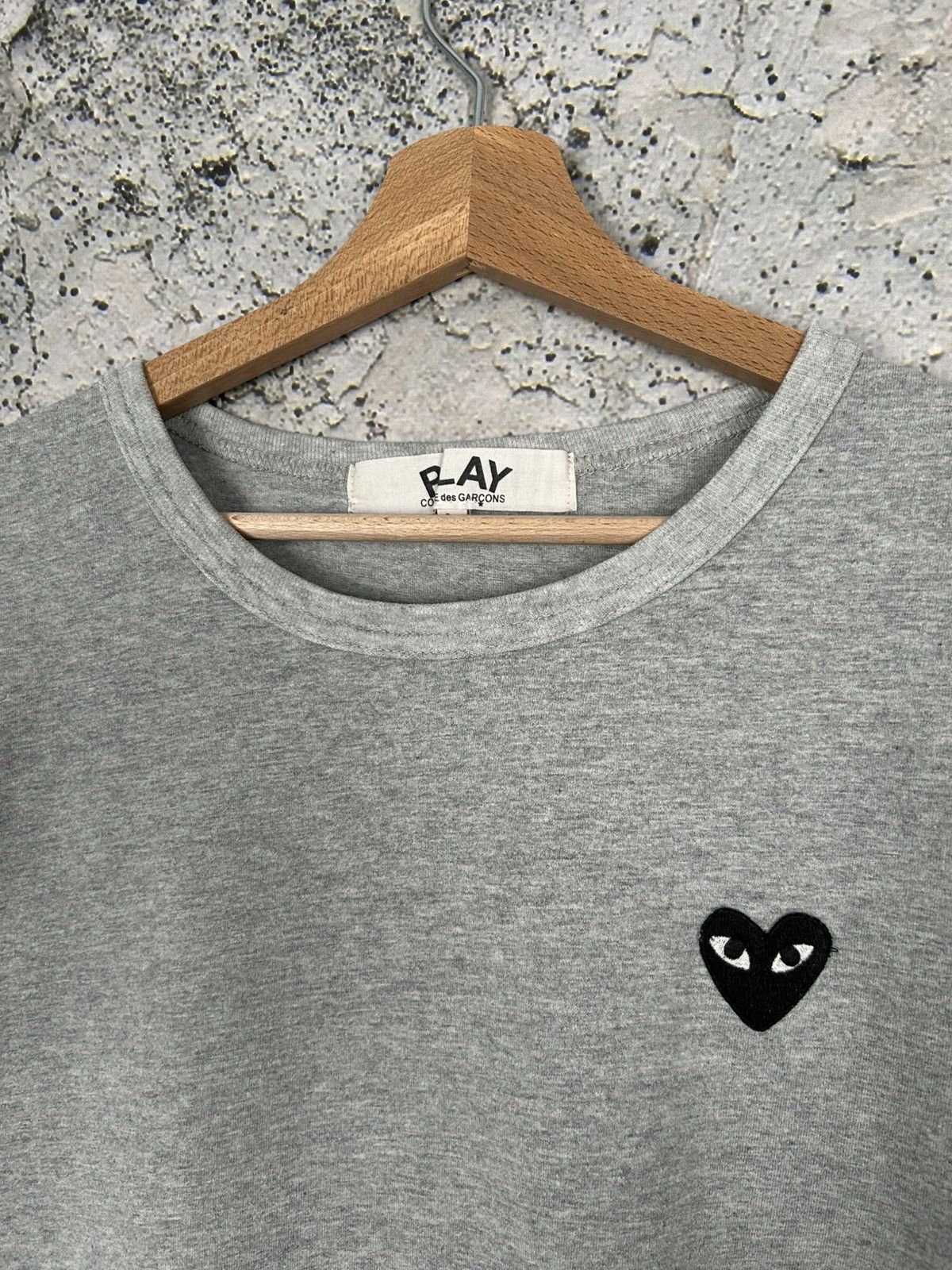 Comme des Garcons Comme Des Garcons Play Grey Heart Logo Tee Japanese Hype Size US L / EU 52-54 / 3 - 3 Thumbnail