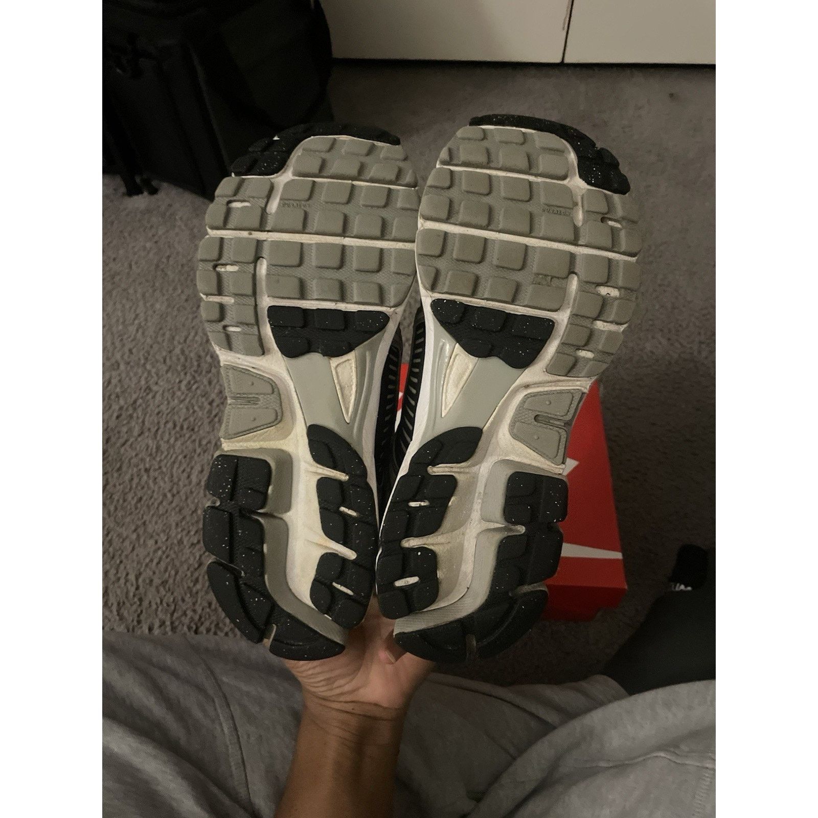 Nike Size 10 - Nike Zoom Vomero 5 ‘Metallic Silver/Black’ Size US 10 / EU 43 - 5 Thumbnail