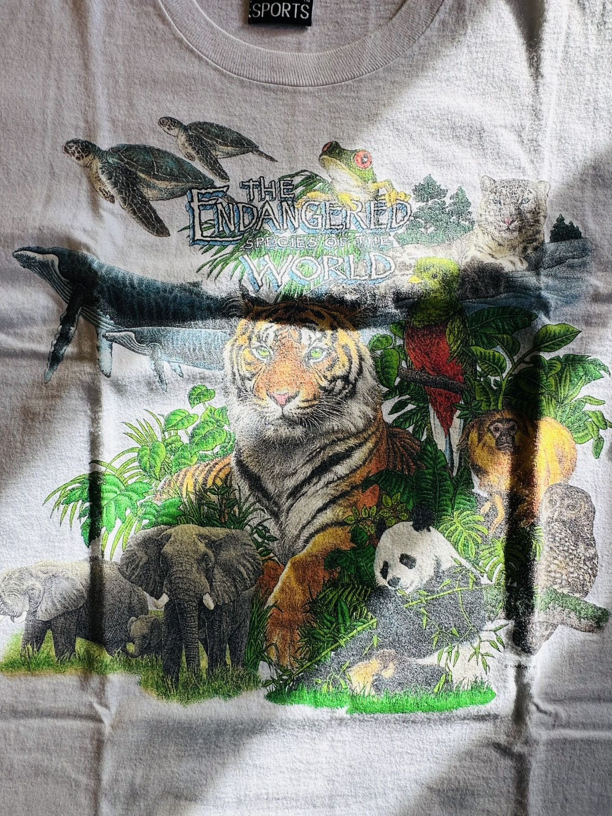 Vintage Endangered Species of the world single stitched Size US L / EU 52-54 / 3 - 3 Thumbnail